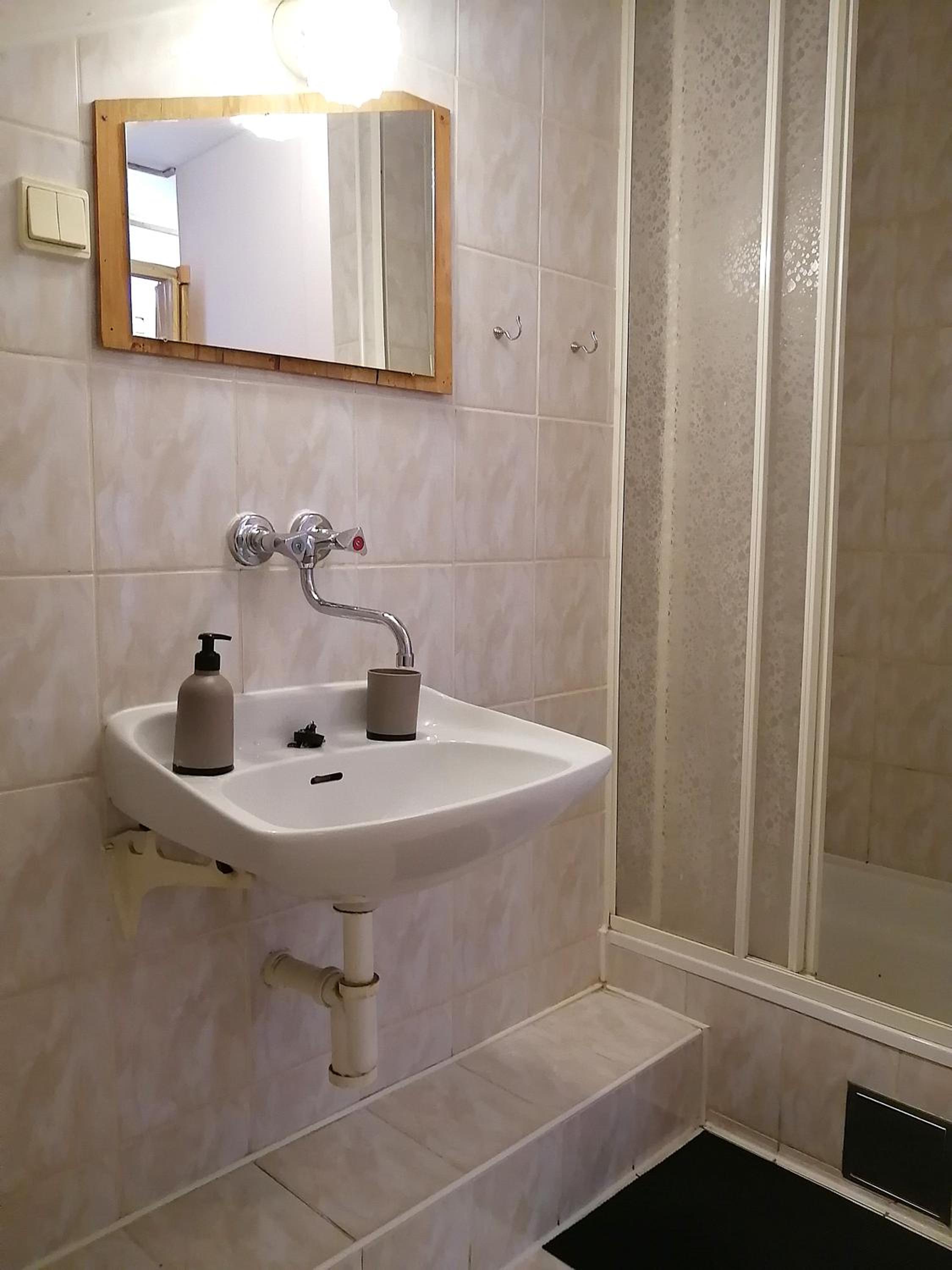 Deluxe Two-Bedroom Apartment with Garden View photo 3