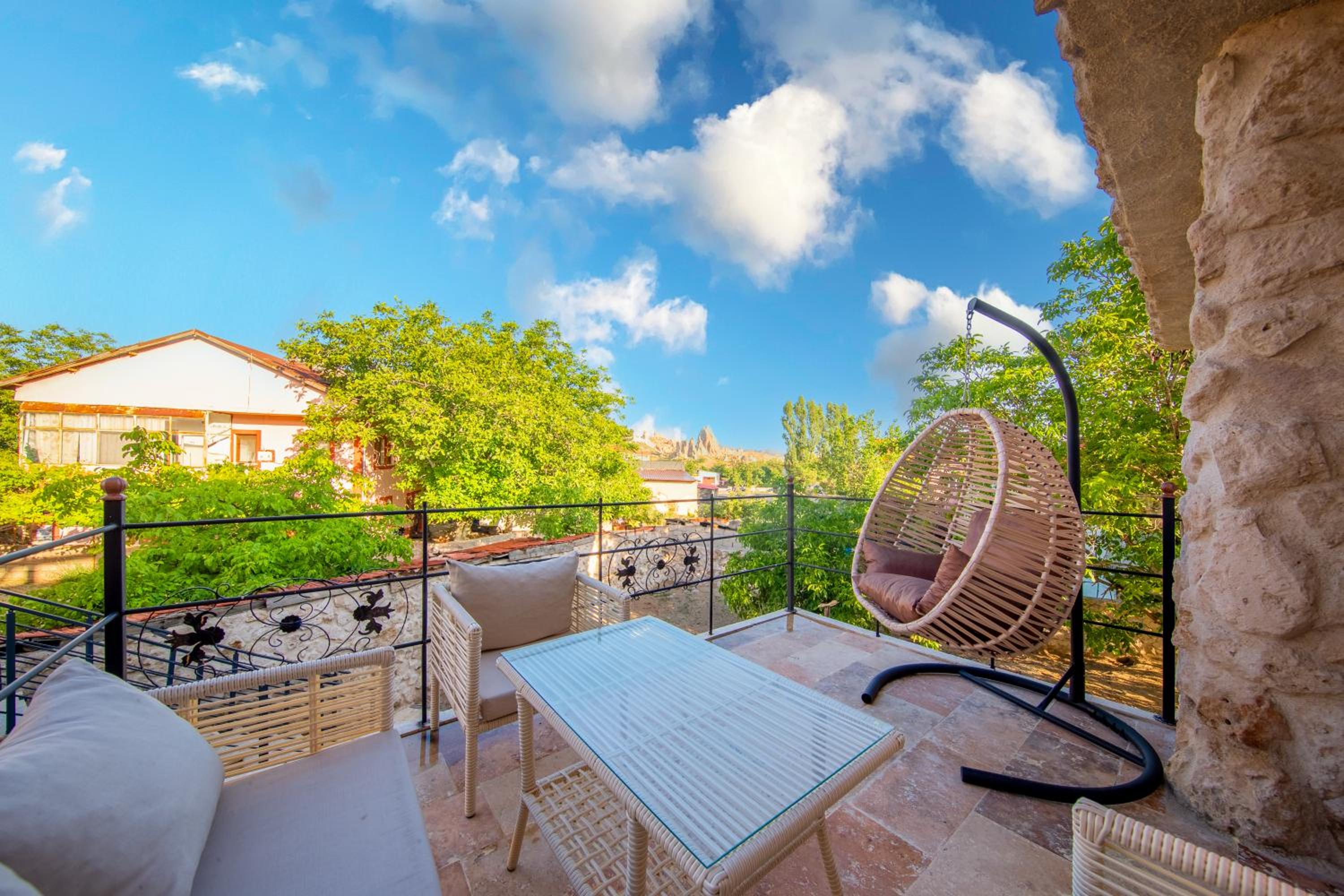 Deluxe Double Room with Balcony photo 3