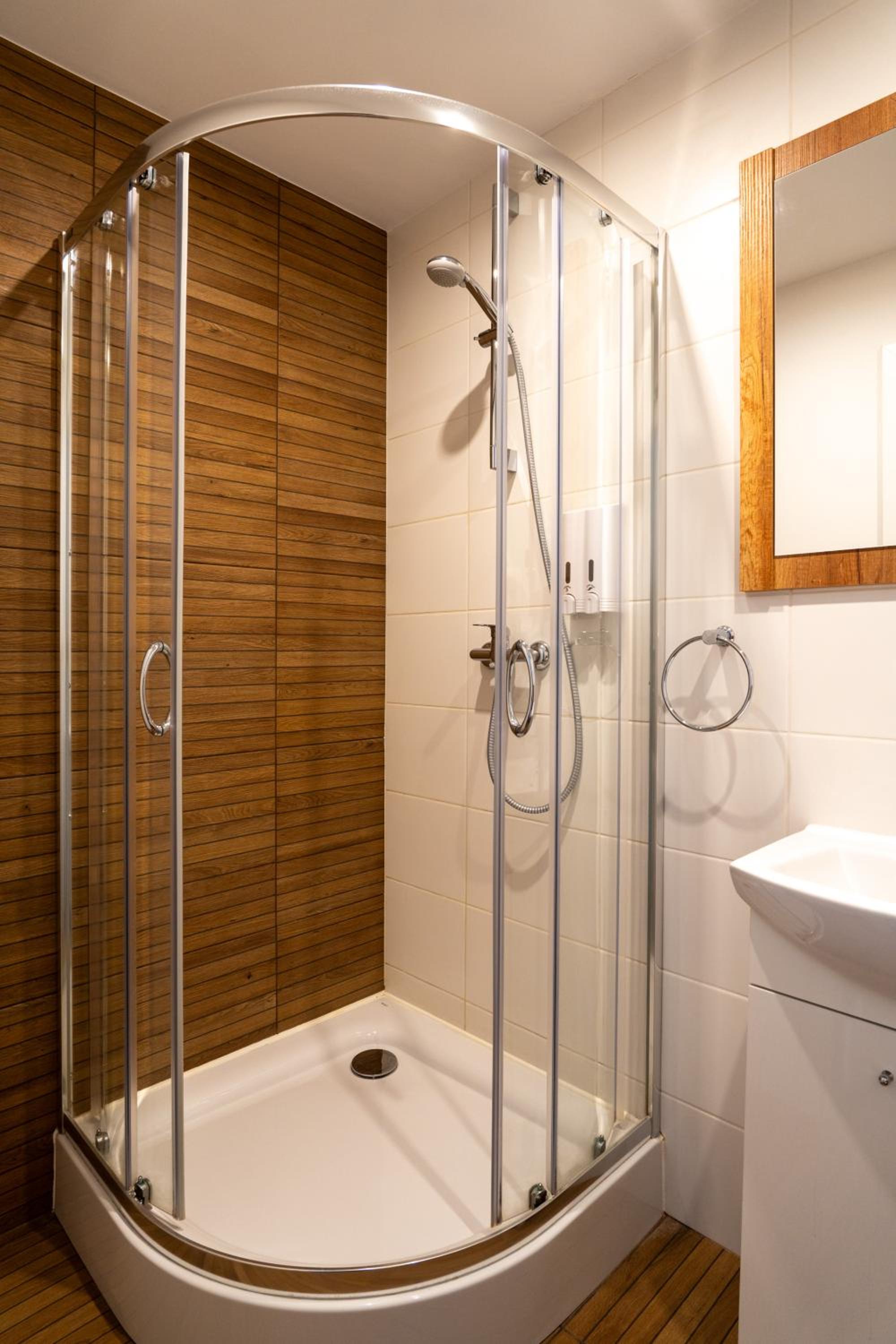 Double Room with Private Bathroom - Photo 3