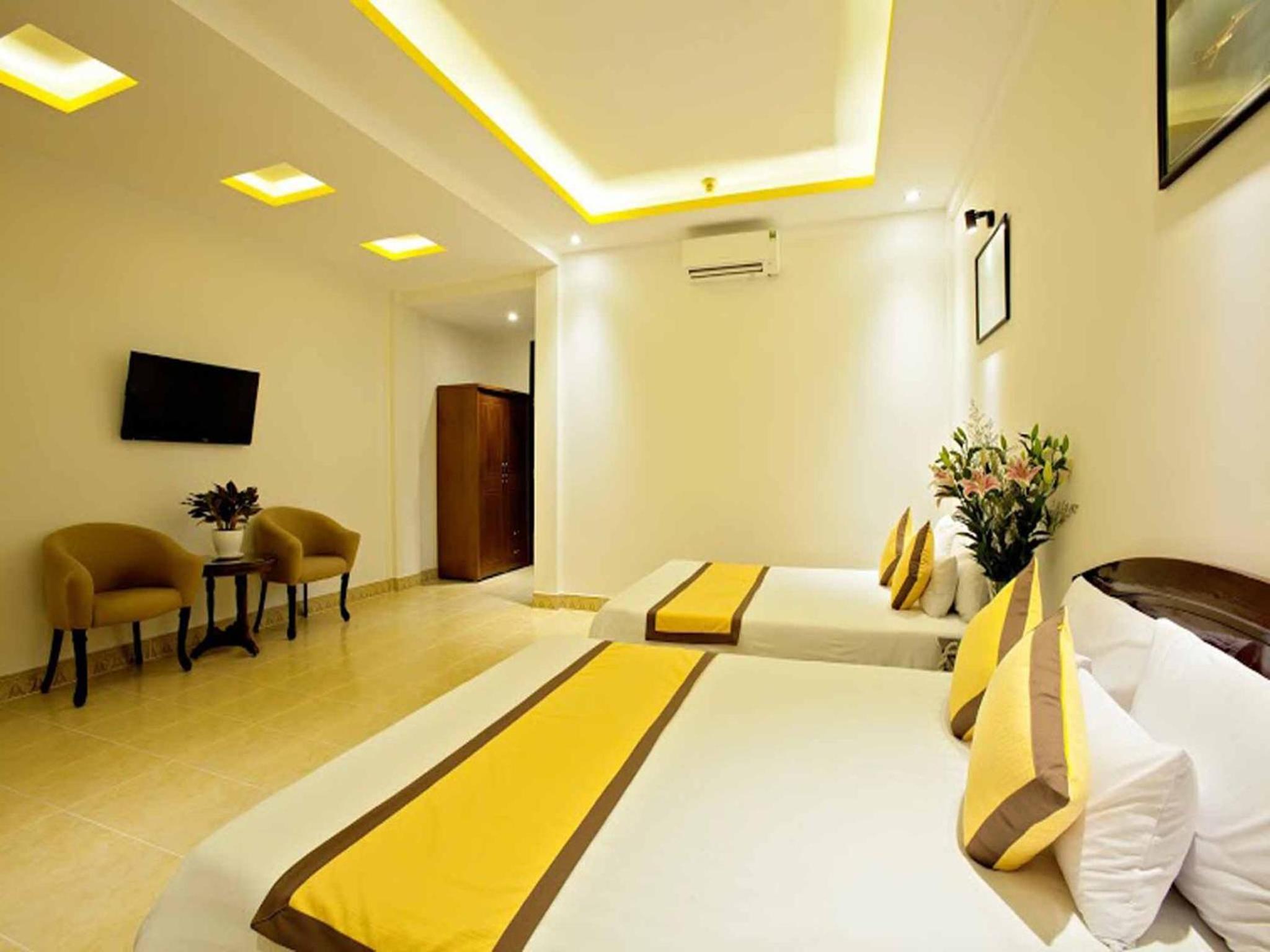 Family Room - Photo 10