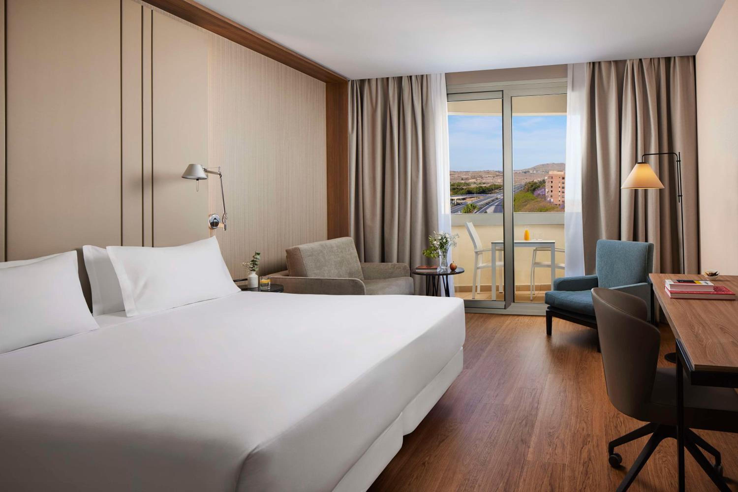 Superior Double or Twin Room with Terrace with Extra Bed (2 Adults + 1 Child) thumbnail 5