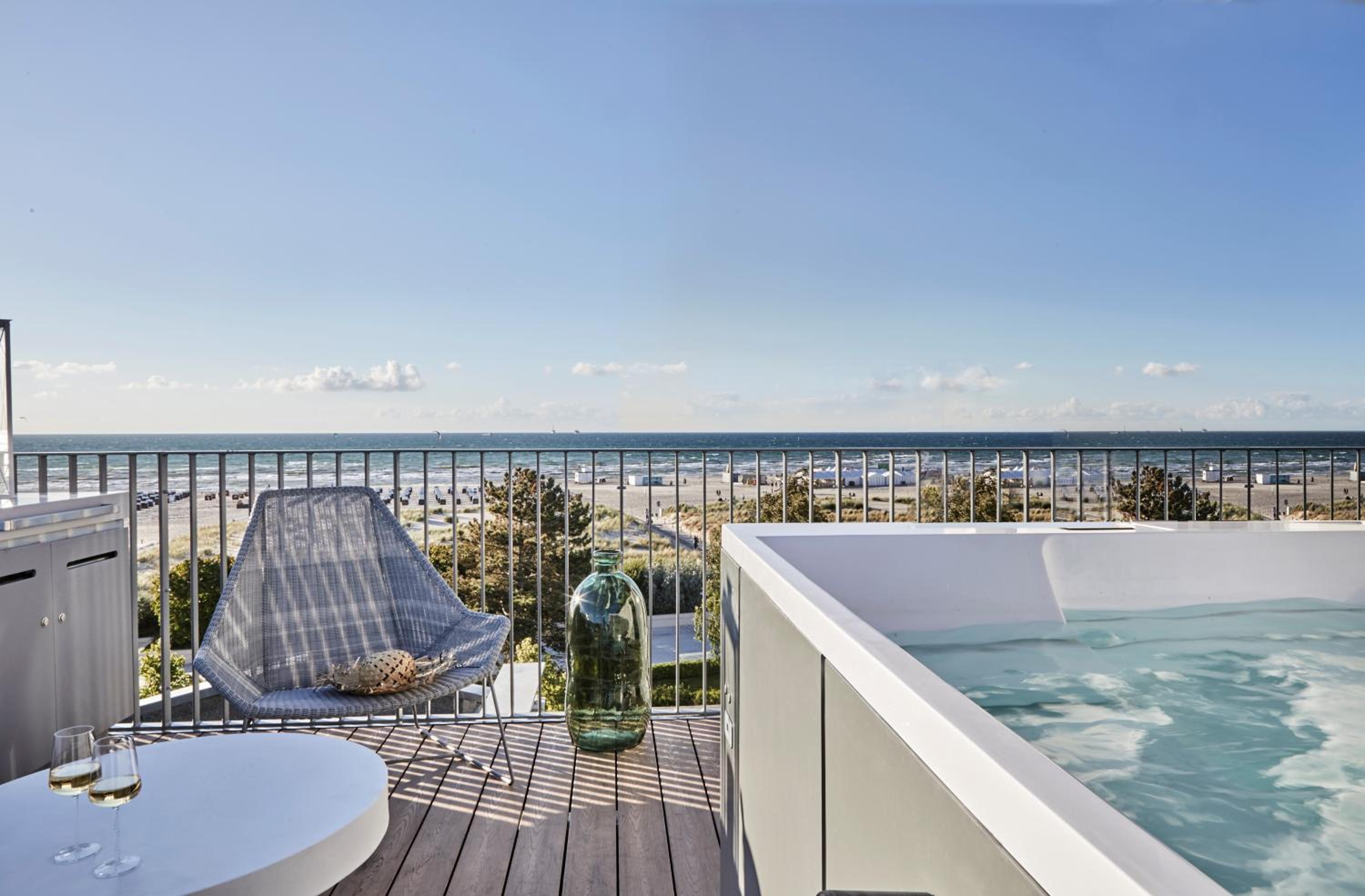 Sky Suite mit Dachterrasse und Meerblick-Whirlpool