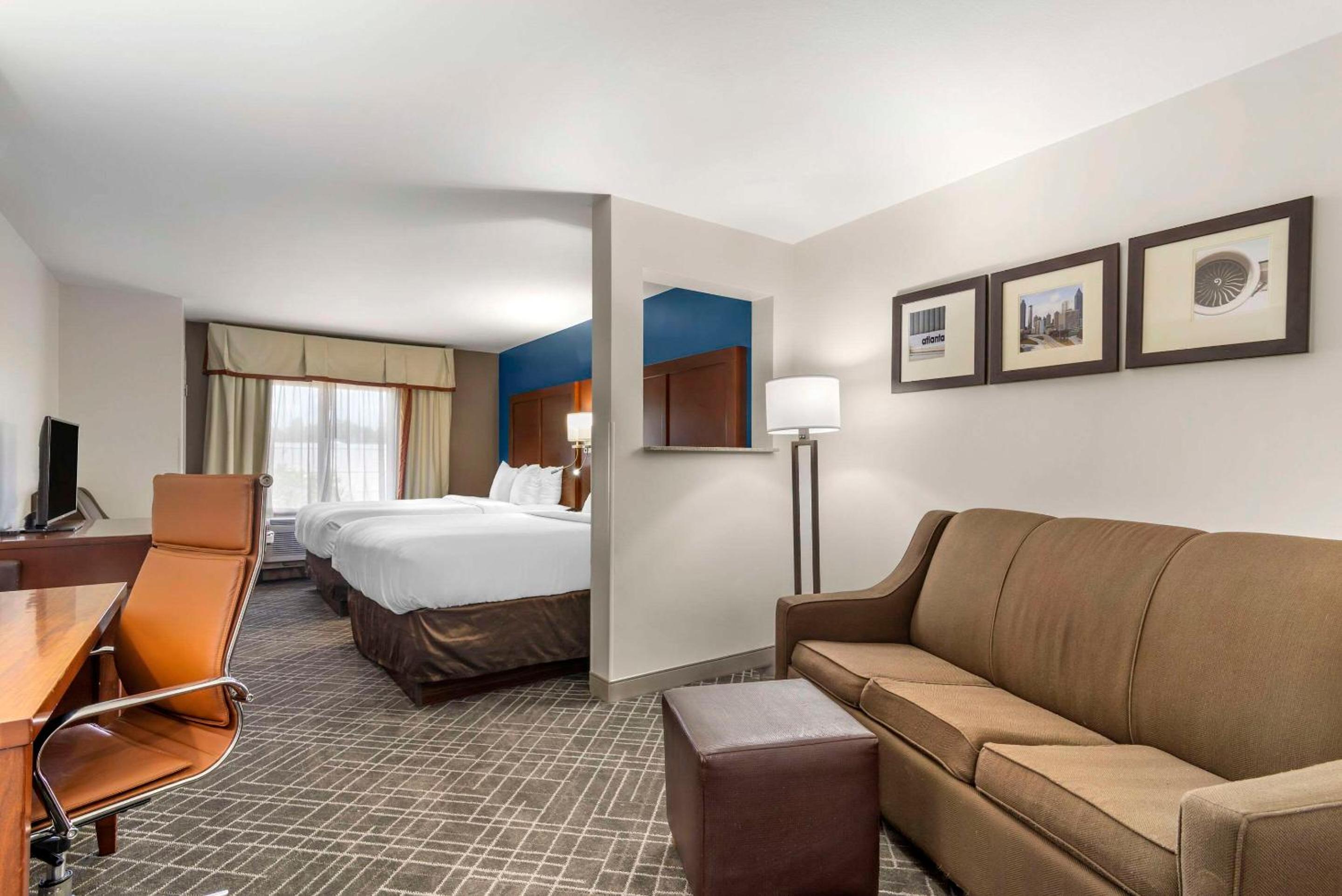 Queen Suite with Two Queen Beds - Non-Smoking - Photo 1