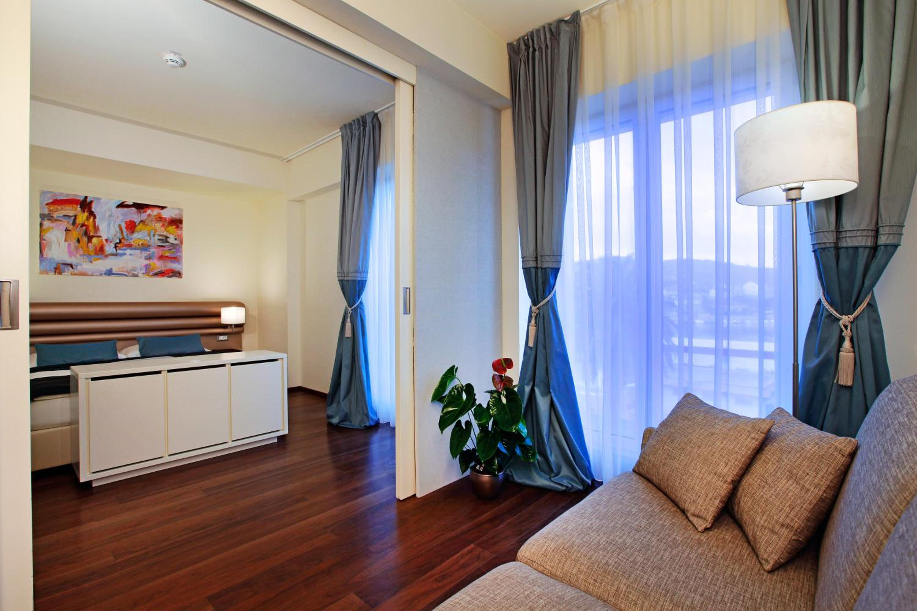 Comfort Family Room - Photo 6