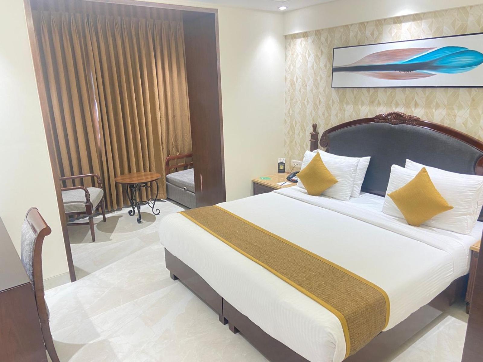 Deluxe Double or Twin Room with 10% off on Food and Soft Beverage , Laundry and Spa per stay. photo 1