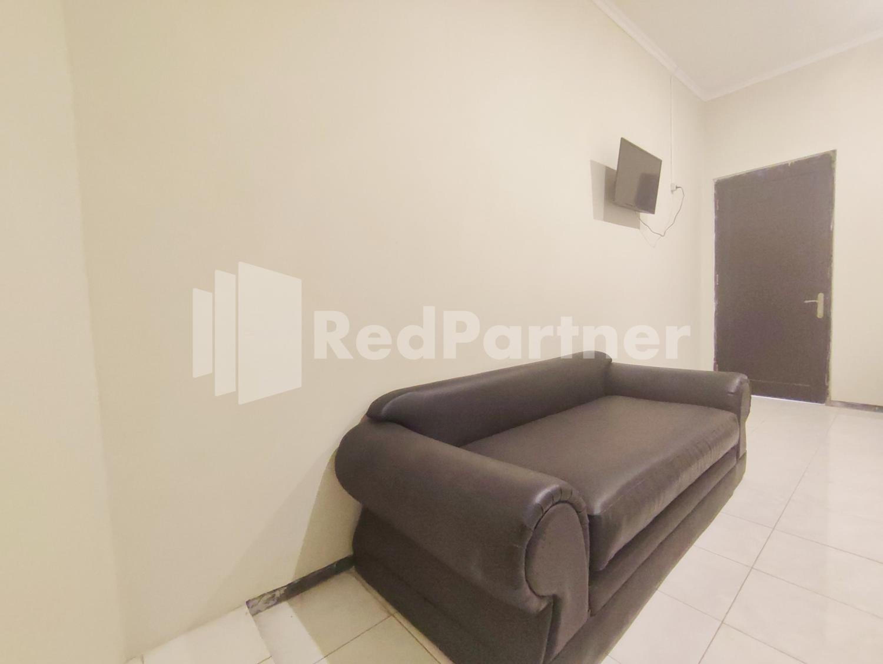 Family Room - Photo 5