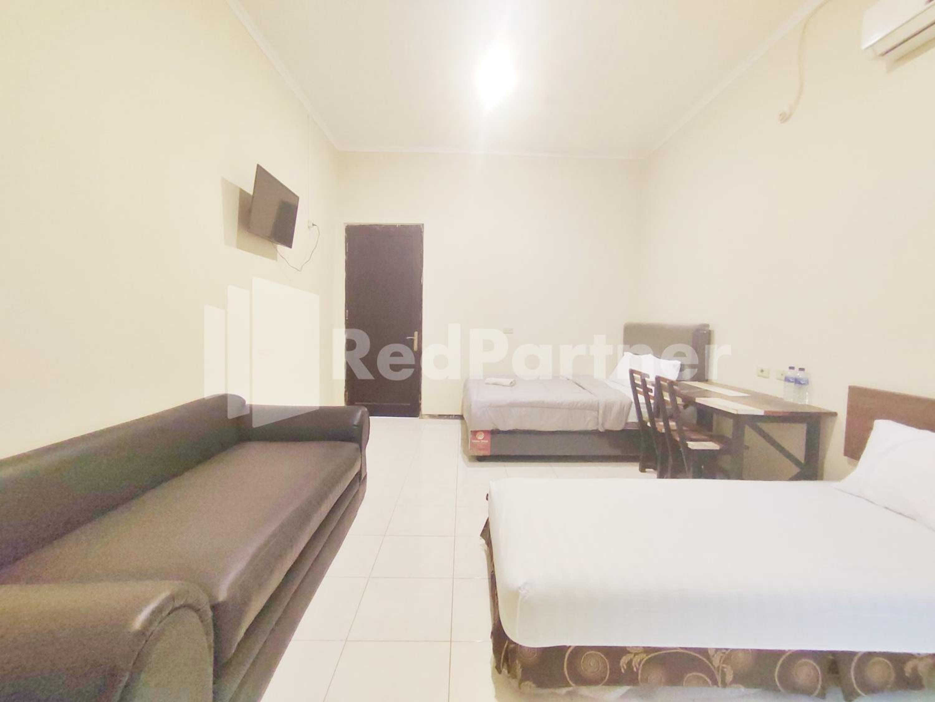Family Room - Photo 7
