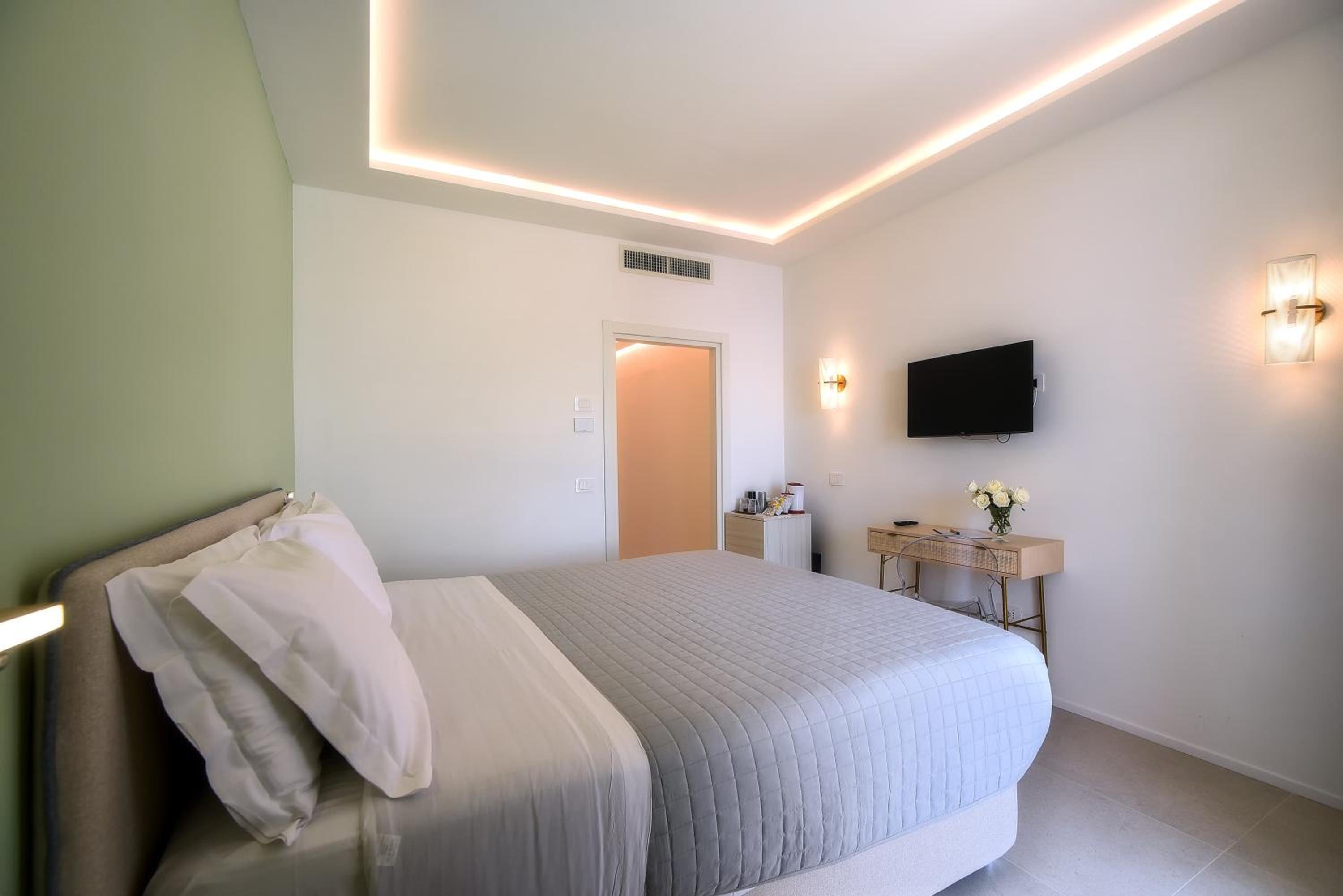 Deluxe Double Room with Sea View photo 2