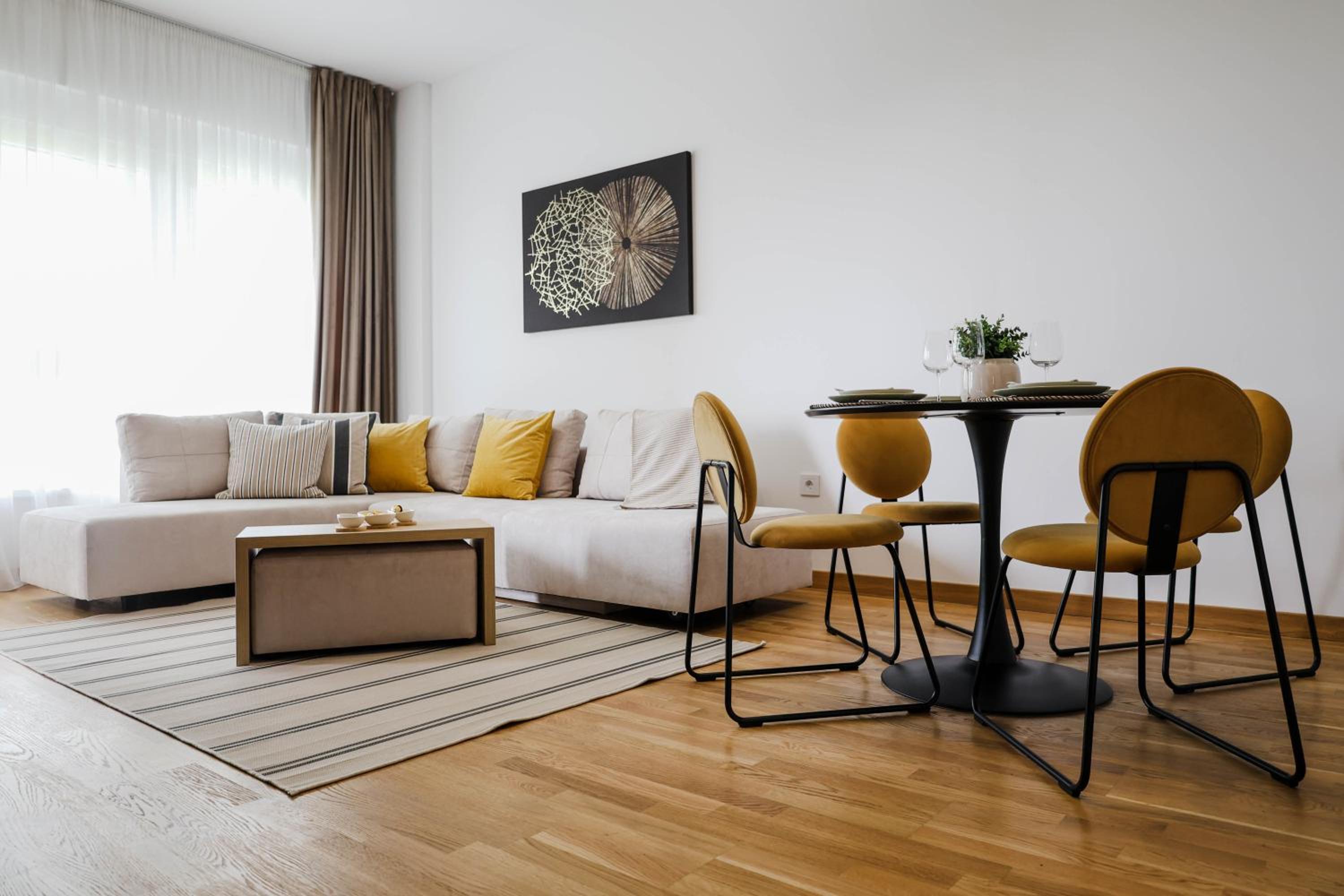 One-Bedroom Apartment with Balcony photo 1