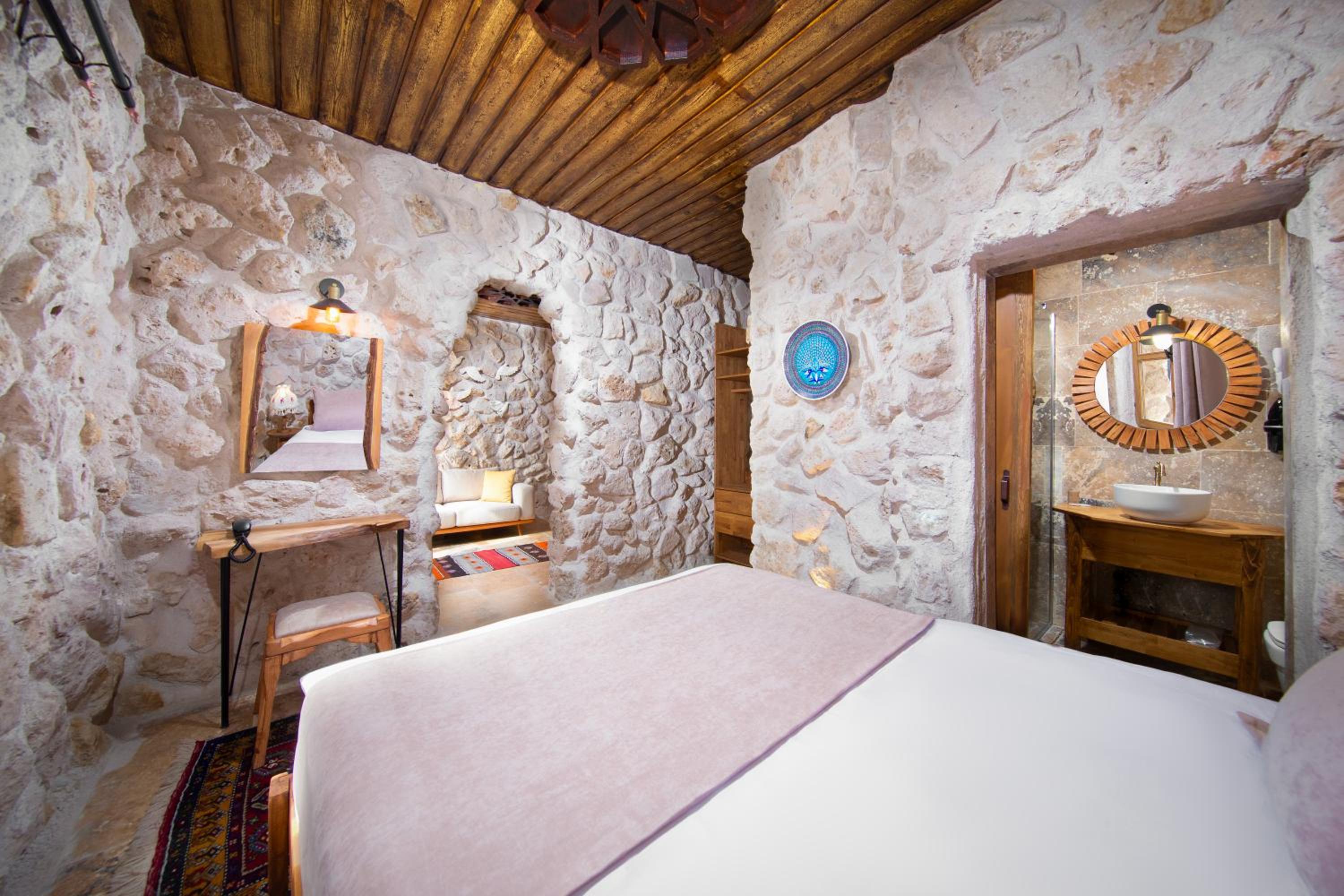 Deluxe Double Room with Balcony photo 2