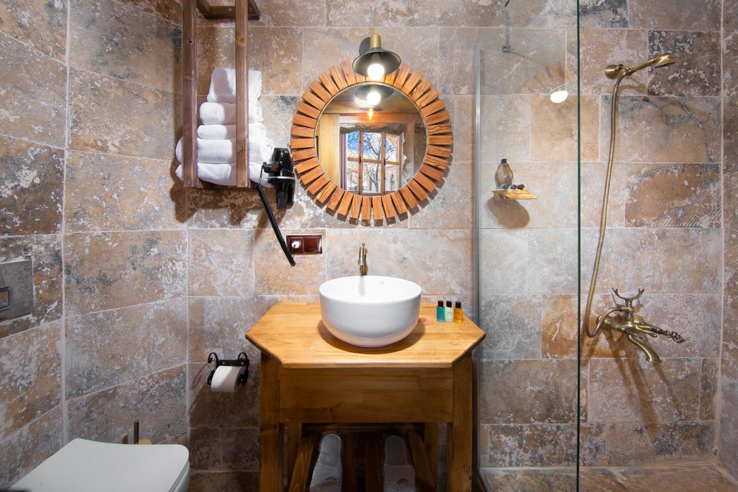 Deluxe Suite with Spa Bath photo 2