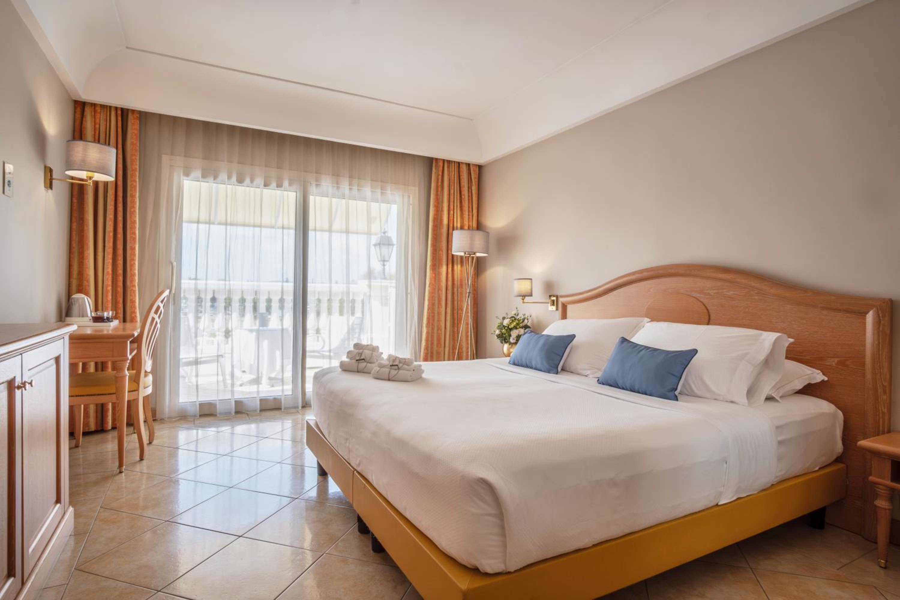 Superior Double Room with Lake View and Spa Access - Photo 10
