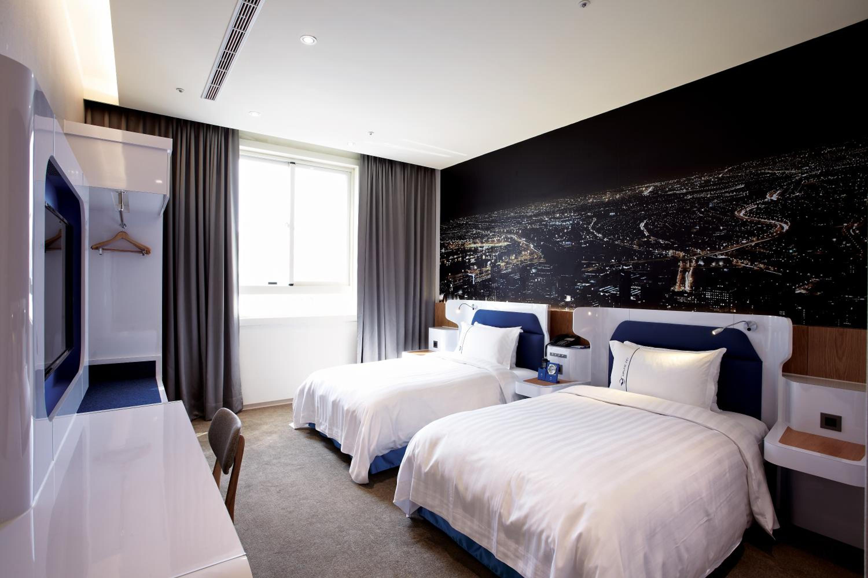 Deluxe Twin Room - No Breakfast photo 3