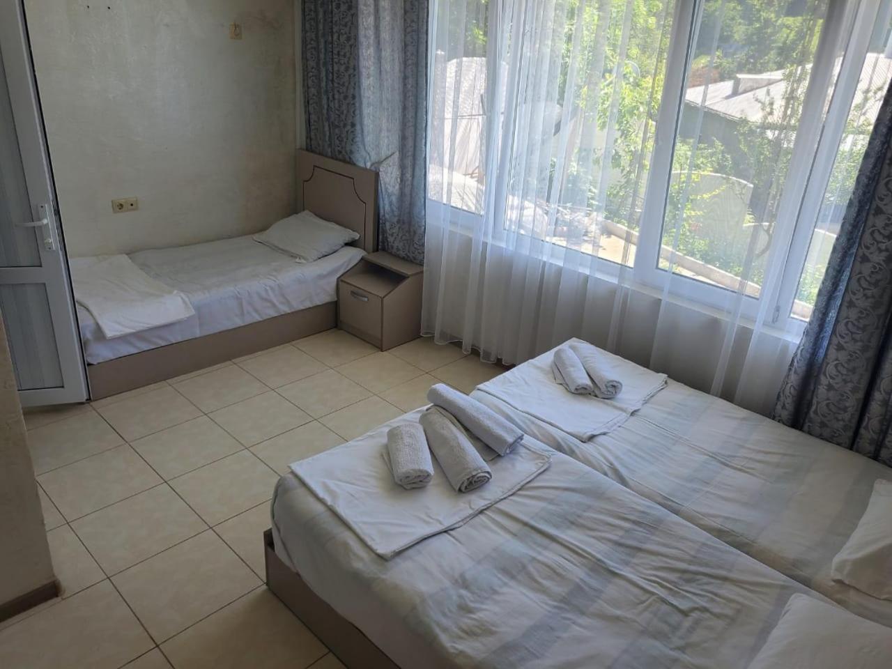 Deluxe Double Room (2 Adults + 1 Child)