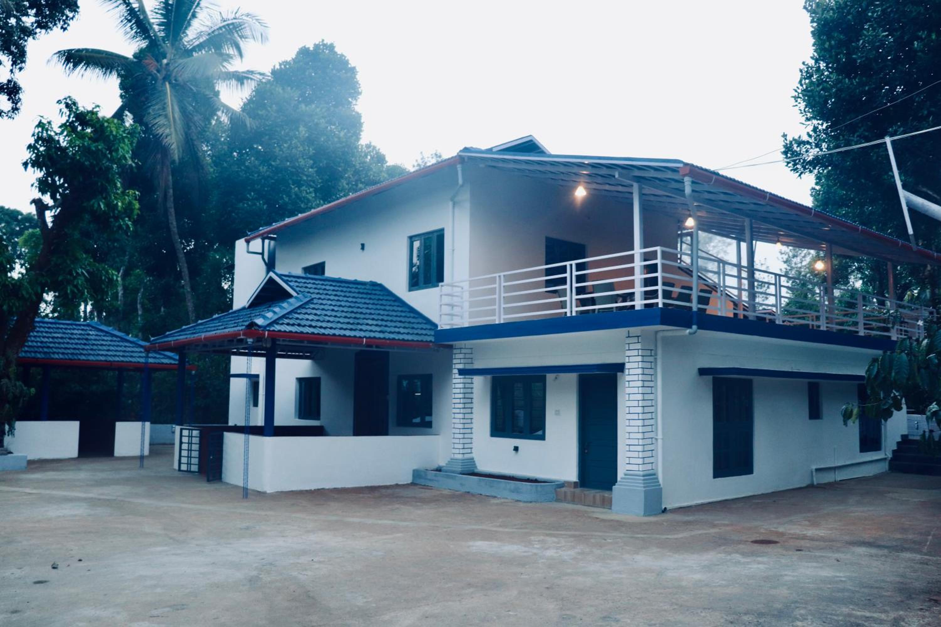 Five-Bedroom House photo 3