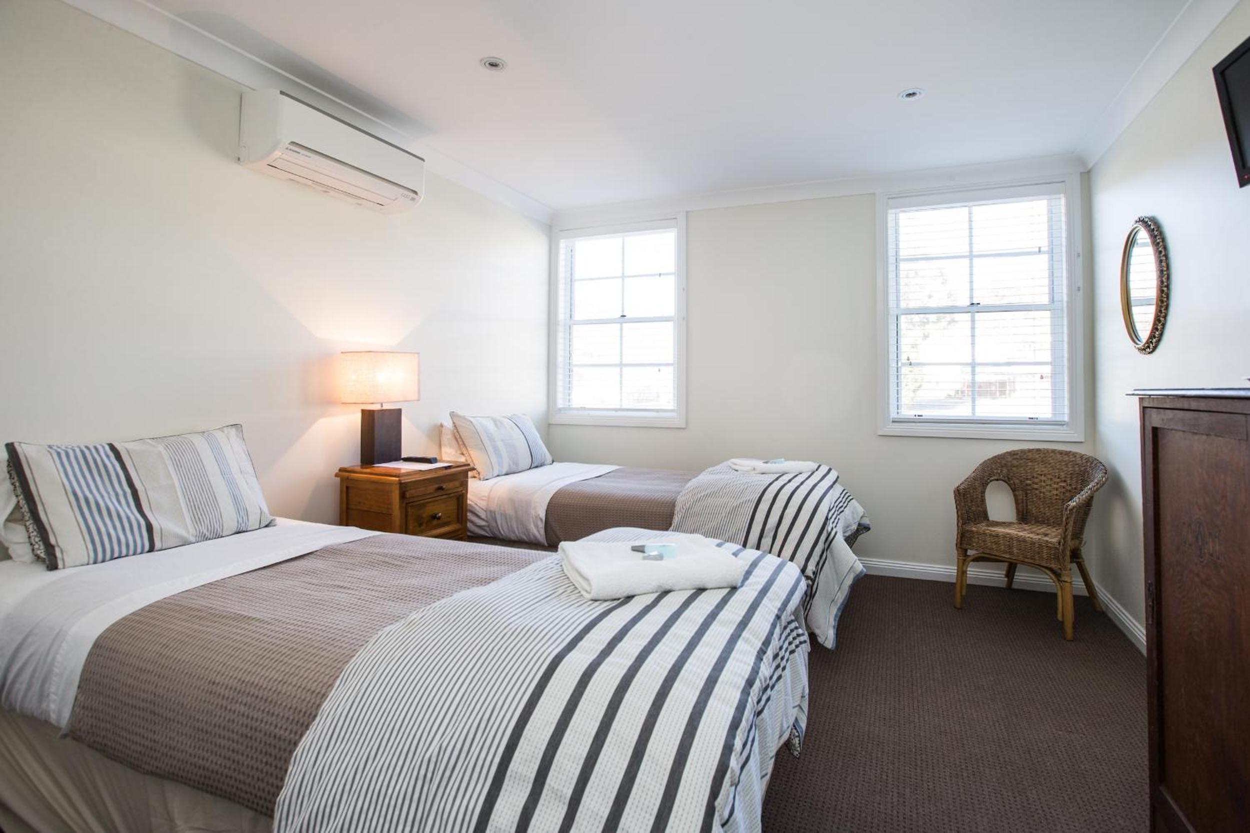 King or Twin Room with Shared Bathroom photo 3