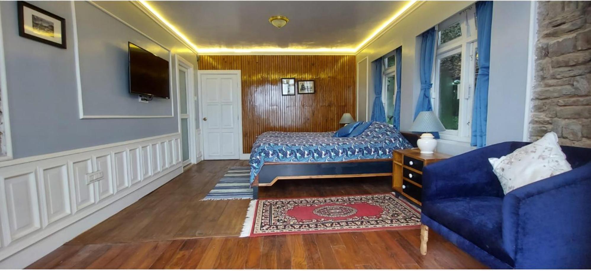 King Suite with Balcony photo 3