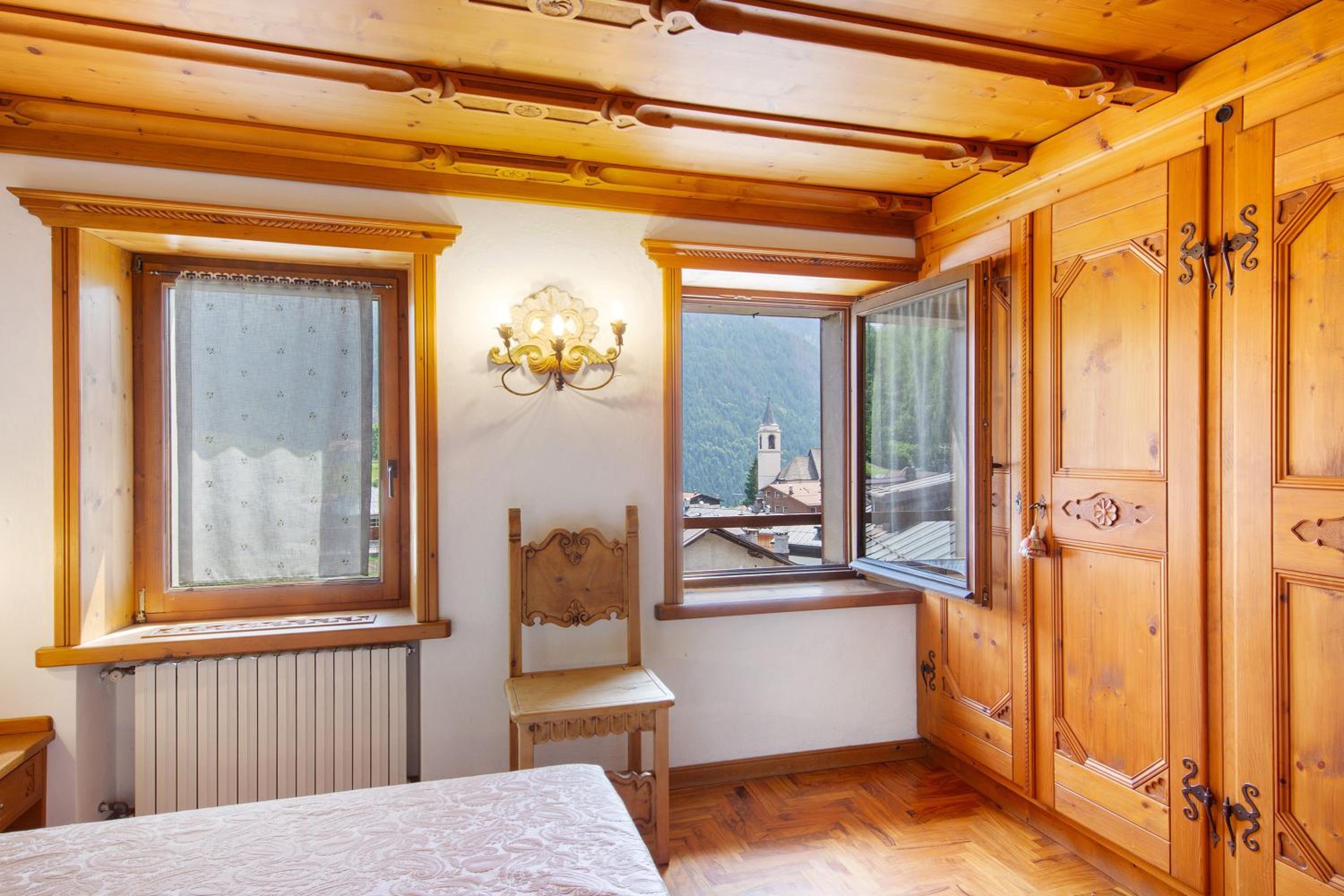 Two-Bedroom Apartment with Mountain View photo 3