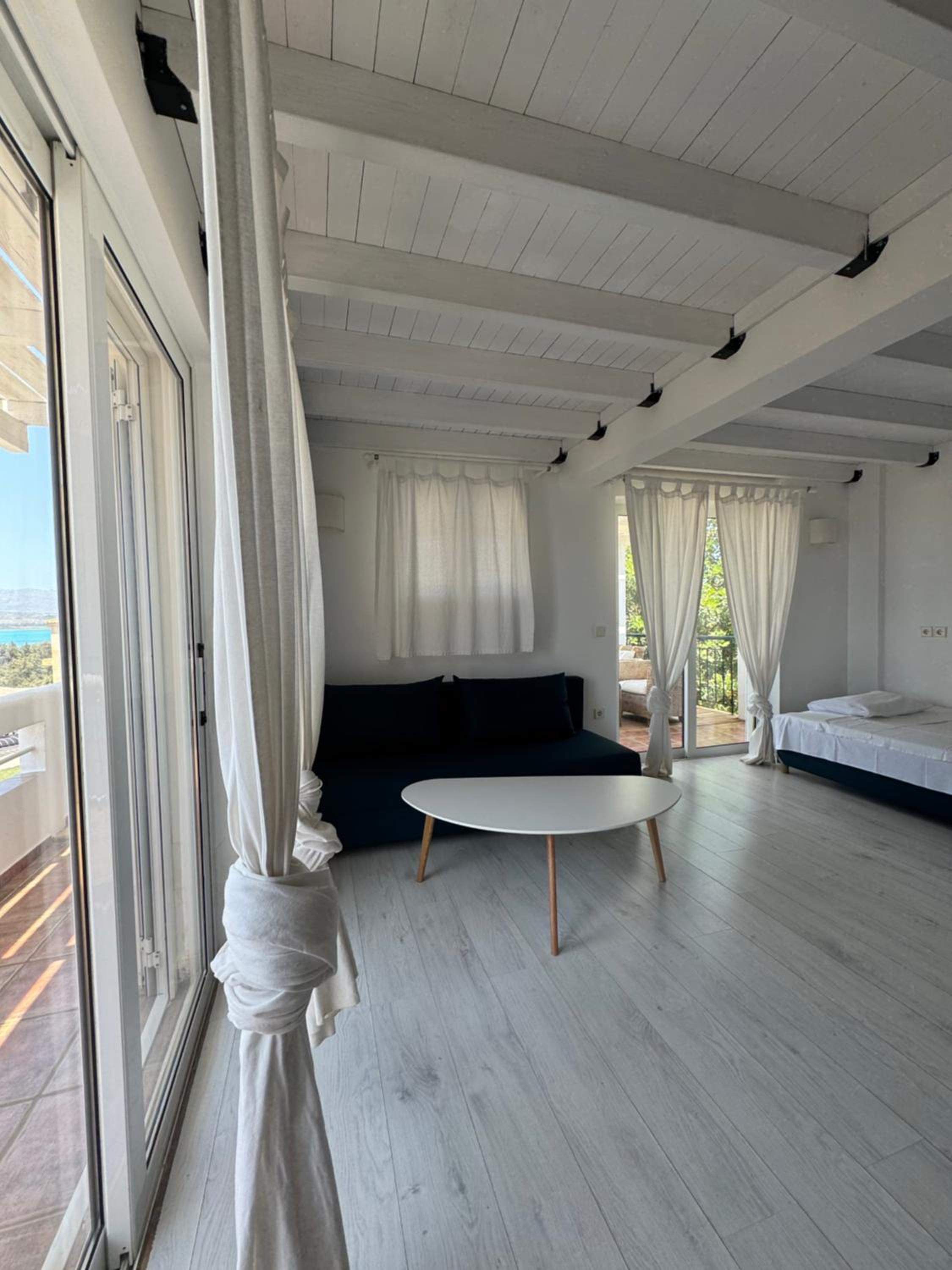 Family Room (2 Adults + 2 Children) - Split Level