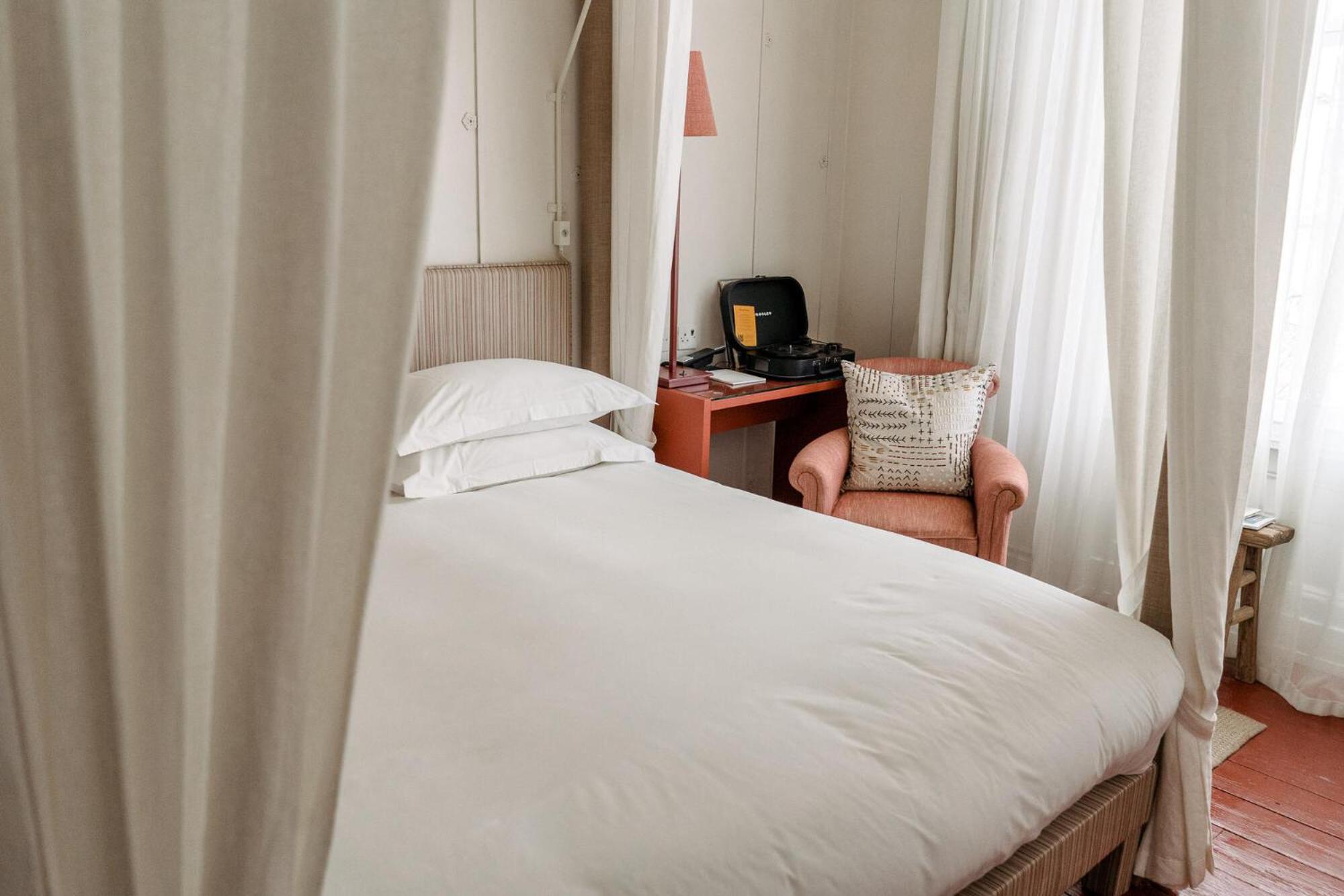 Guest Room - Photo 5