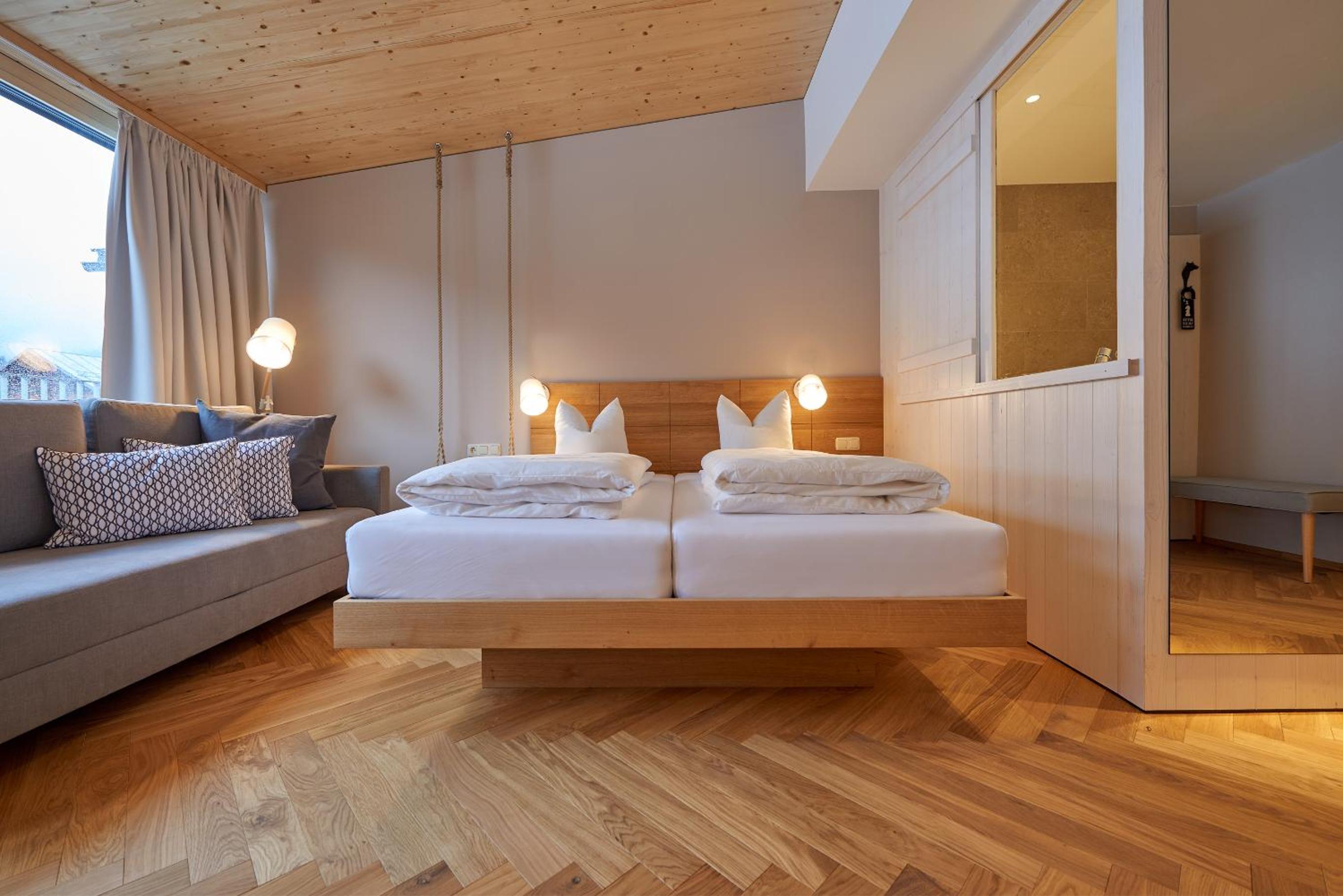 Deluxe Double Room with Balcony photo 3