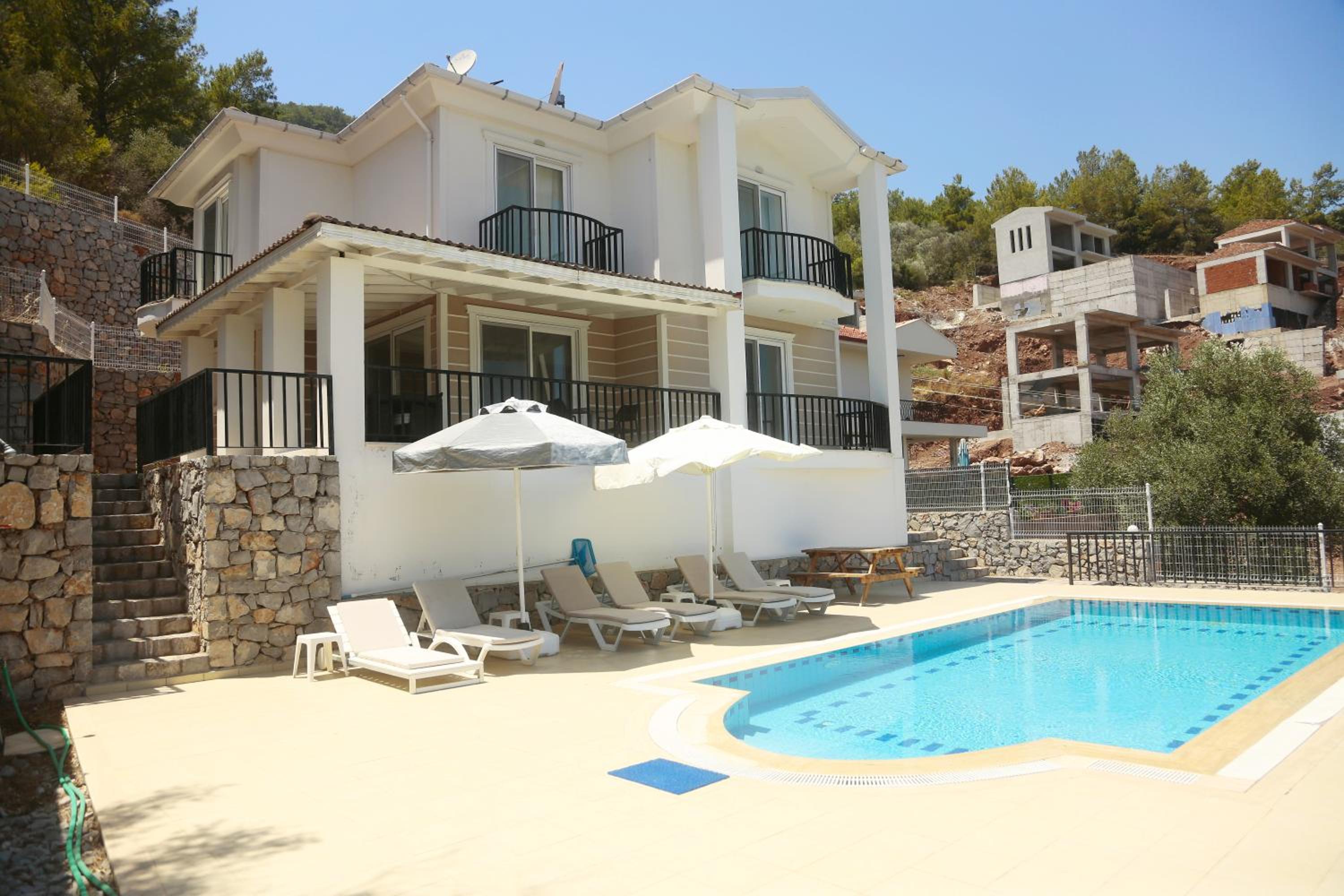 Three-Bedroom Villa photo 2