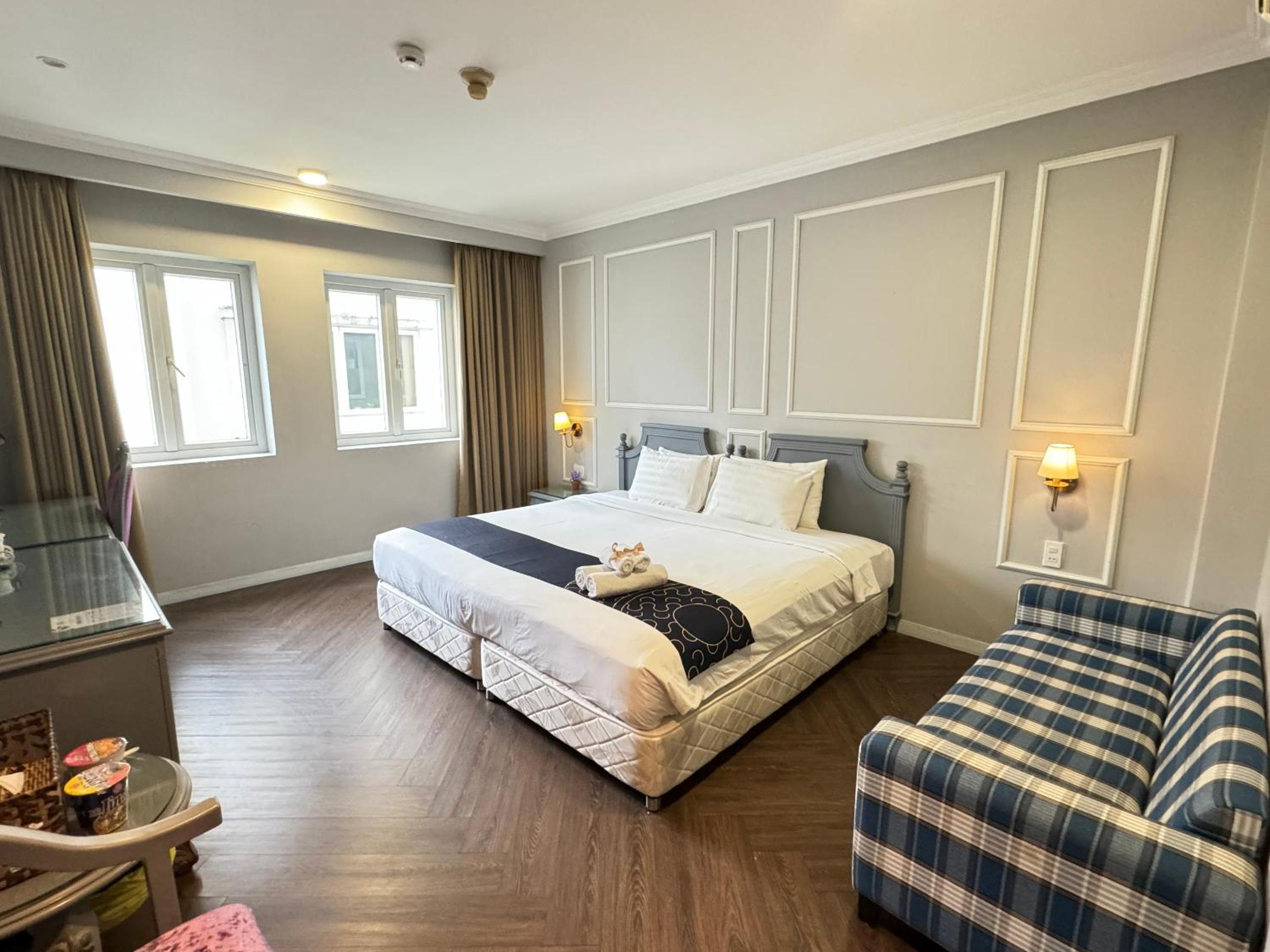 Deluxe King Room - Photo 3