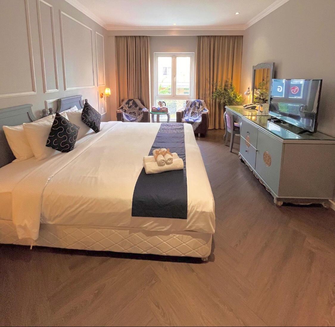 Suite - Photo 3