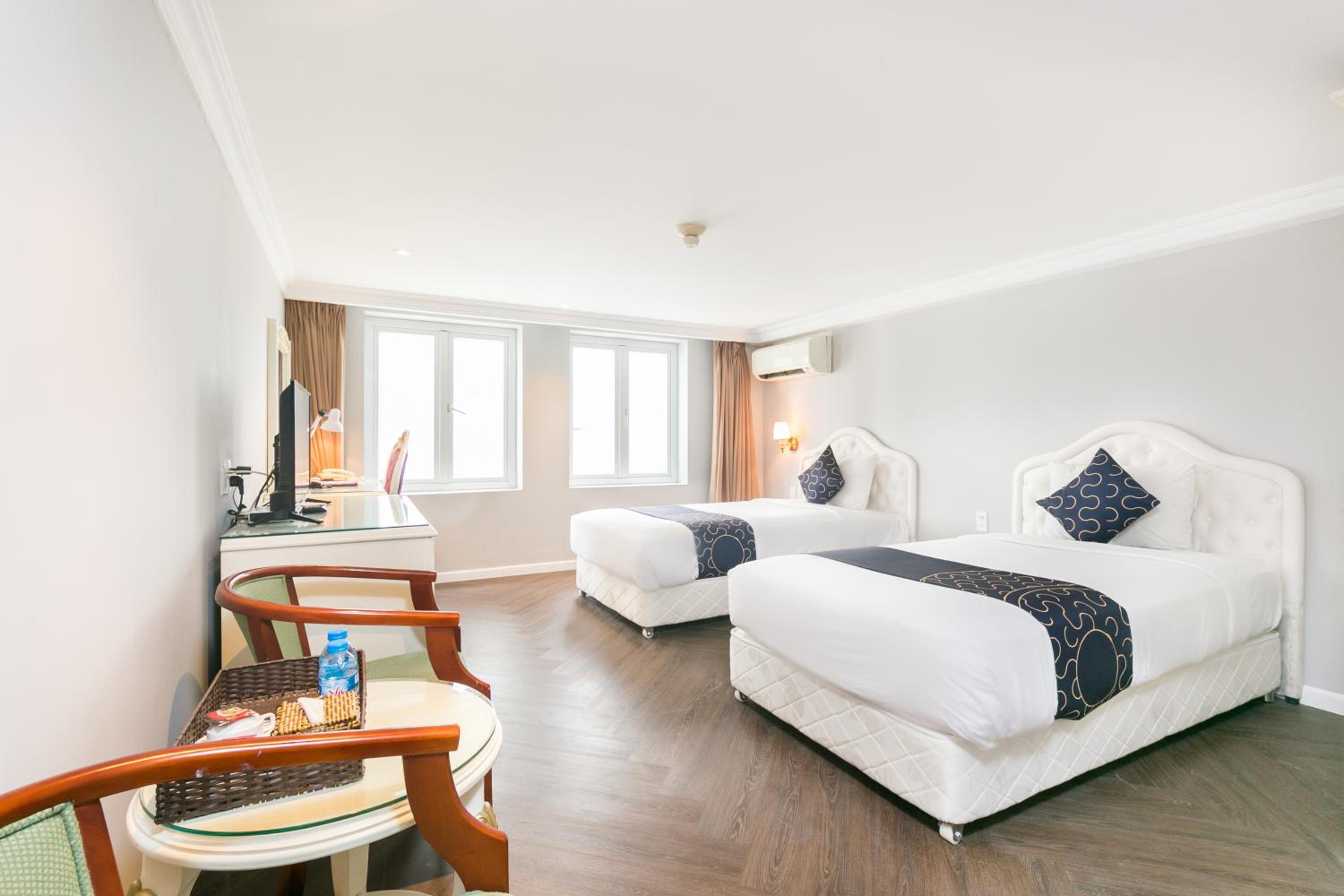 Twin Room - Photo 9