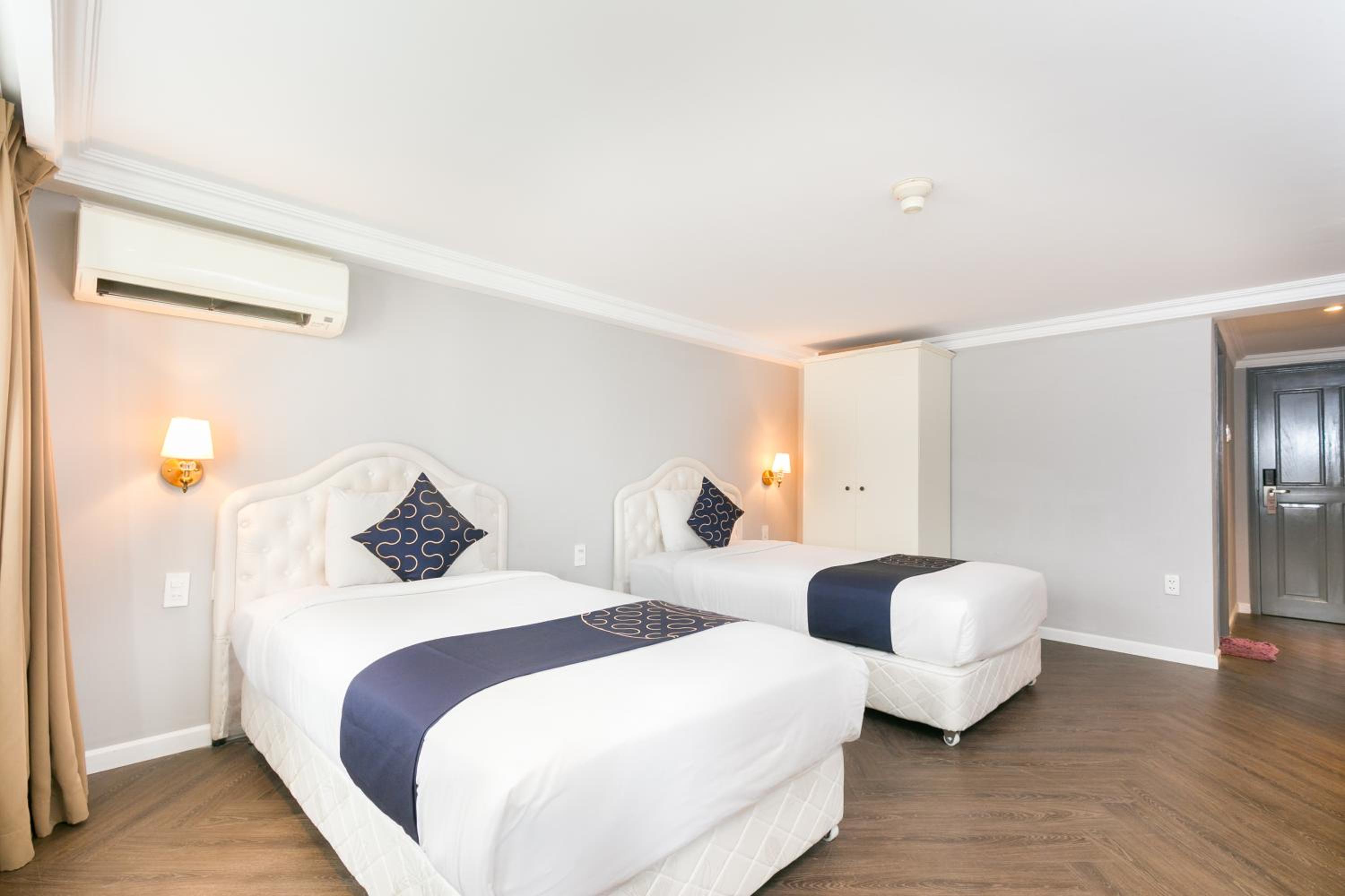 Twin Room - Photo 8