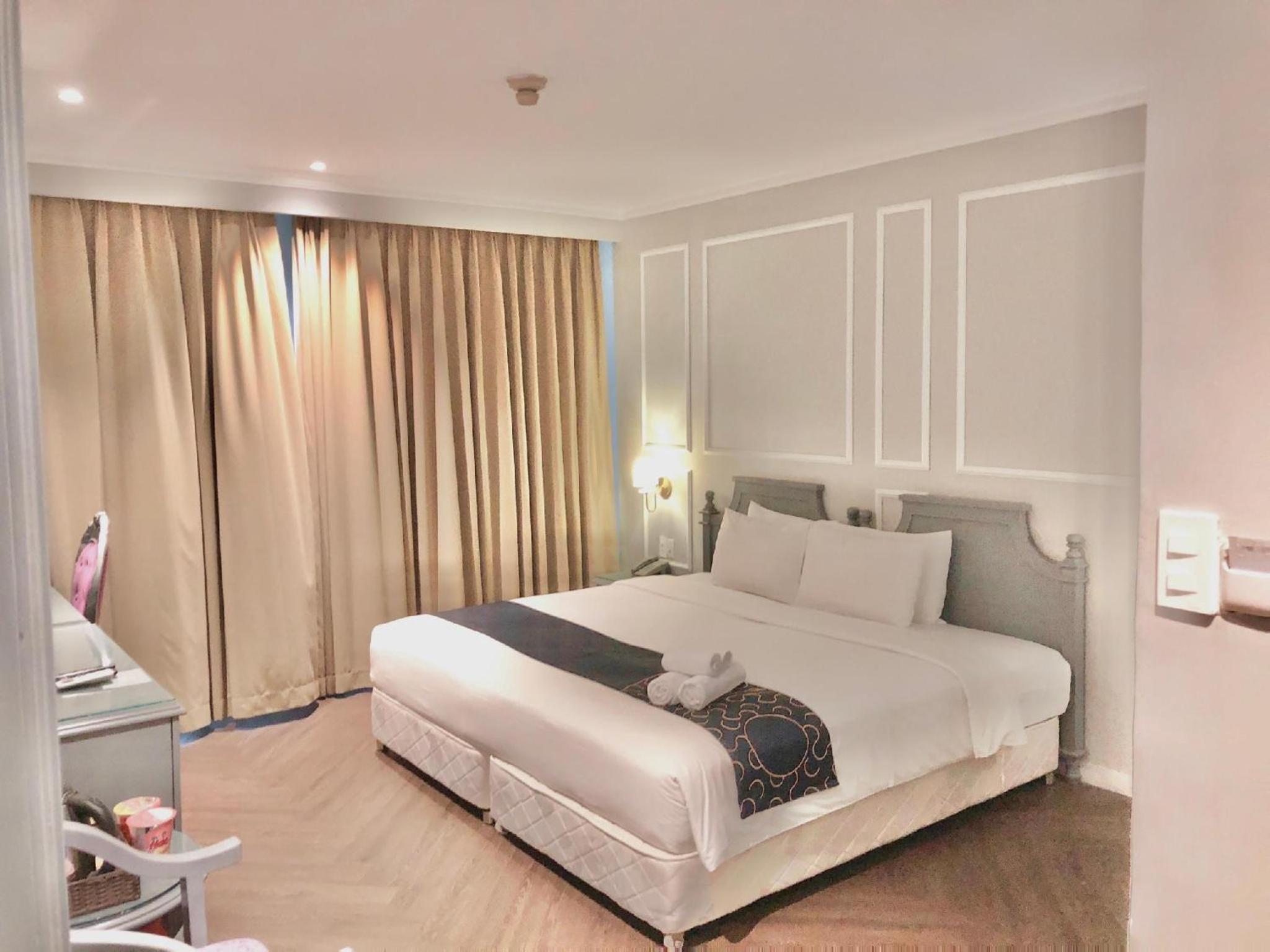 Deluxe King Room - Photo 4