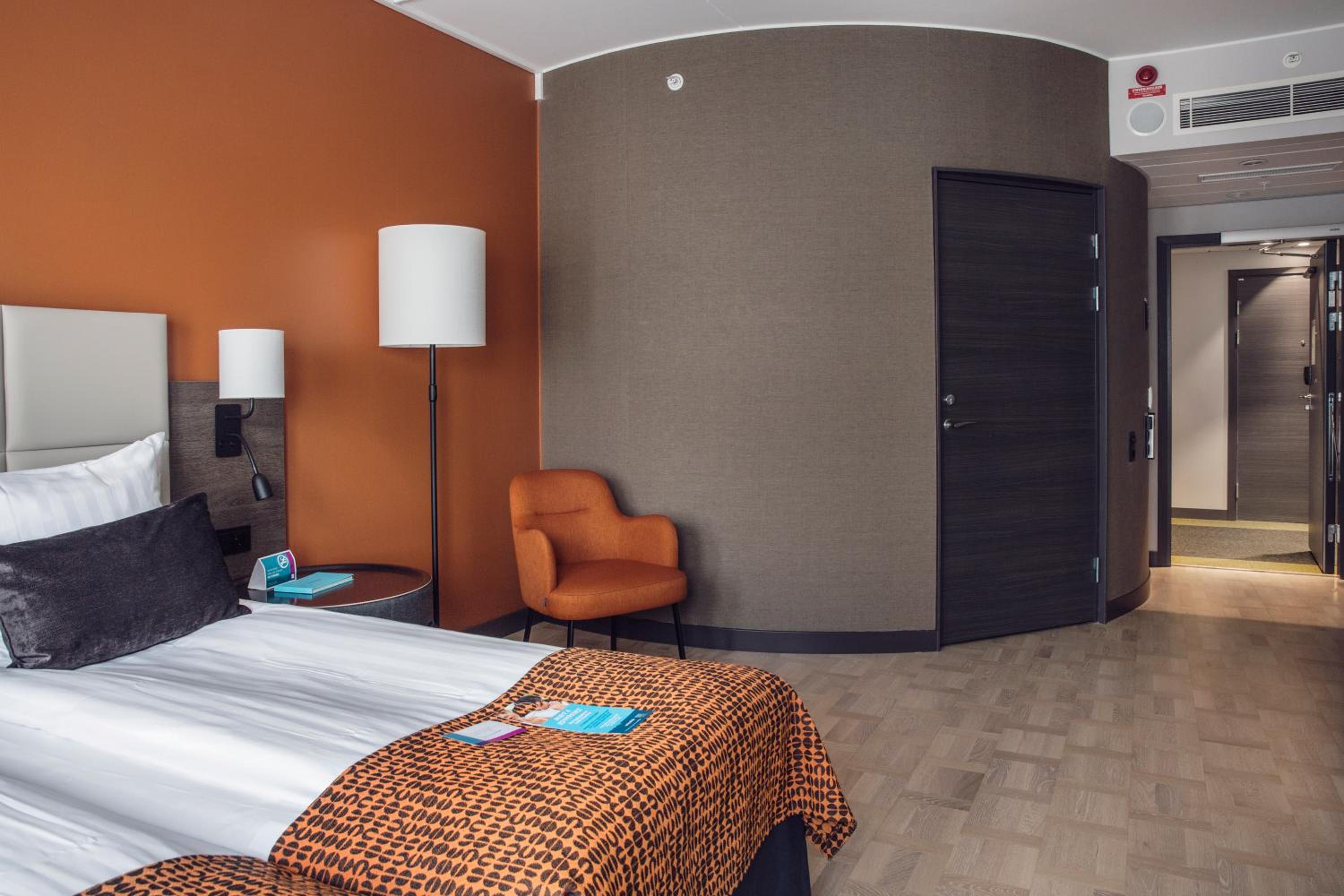 Twin Room - Disability Access - Photo 5