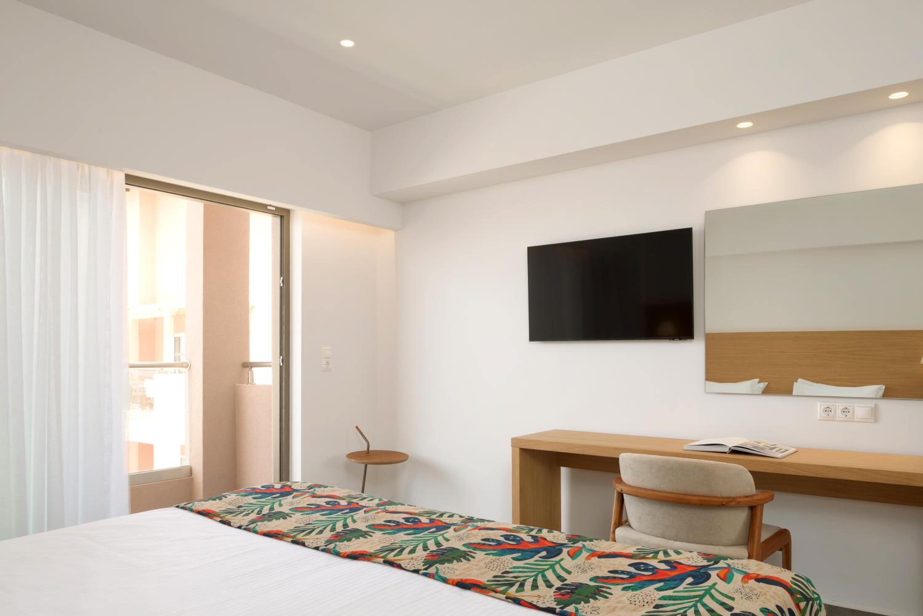 Deluxe Double Room - Photo 10
