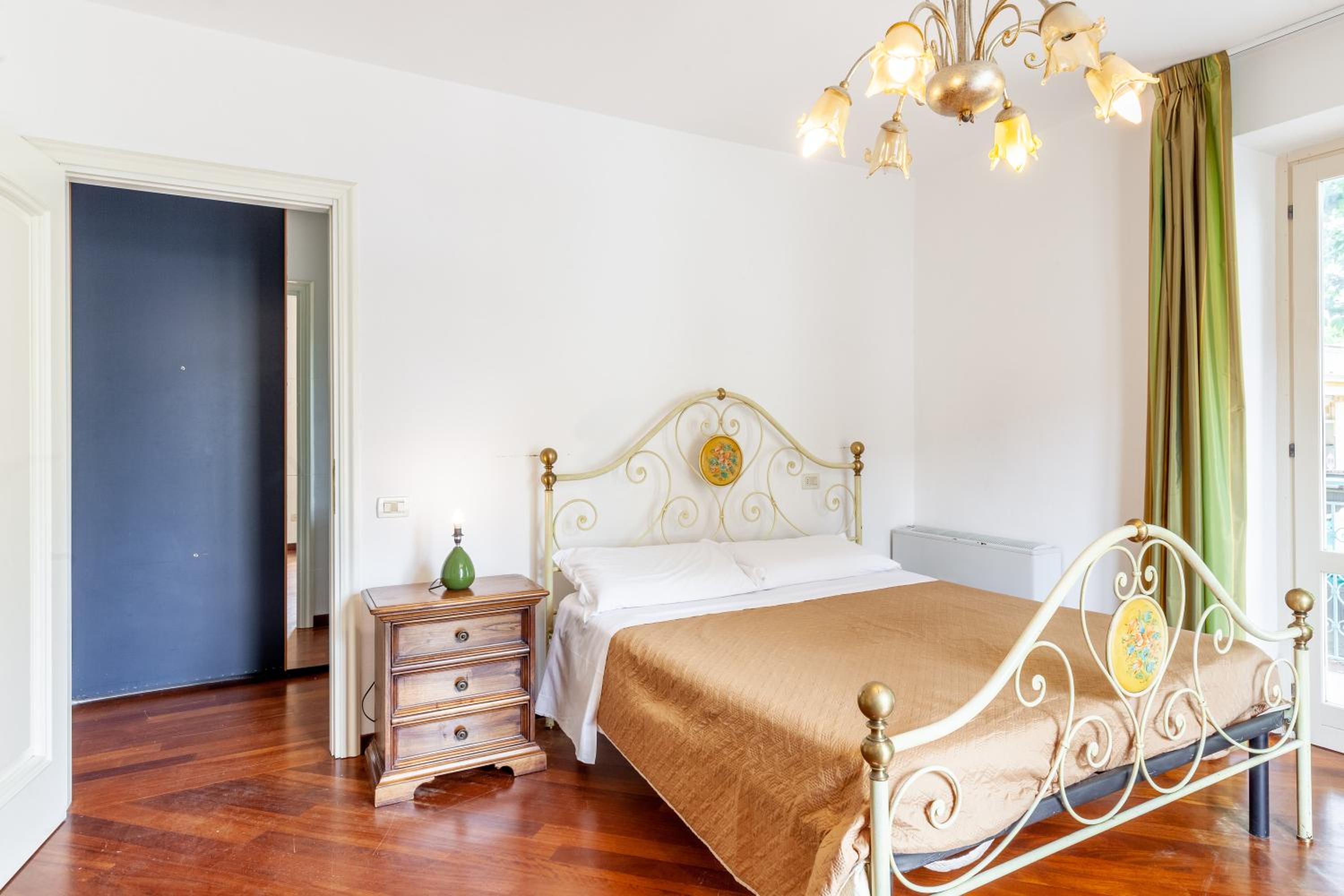 Two-Bedroom Deluxe Apartment with Balcony