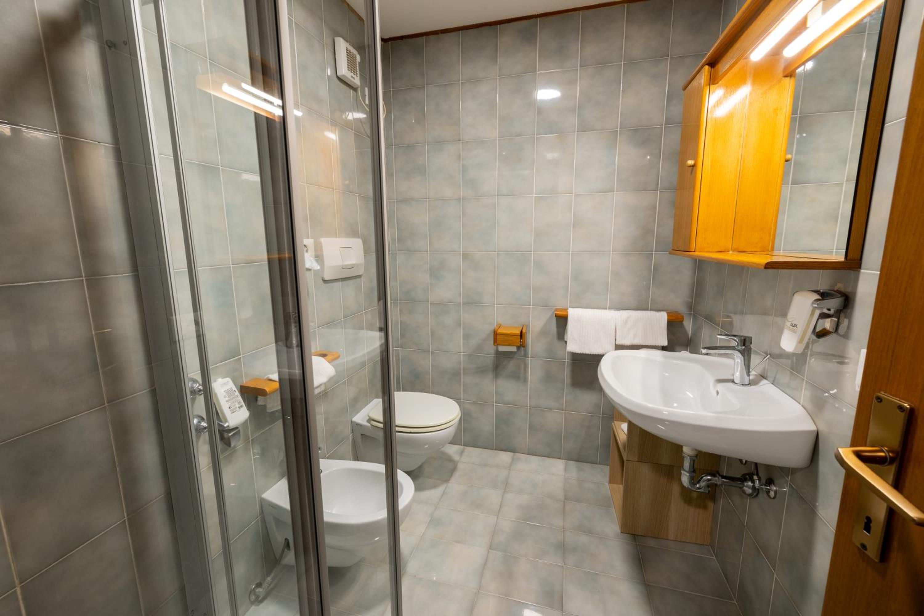 Standard Double Room - Photo 3