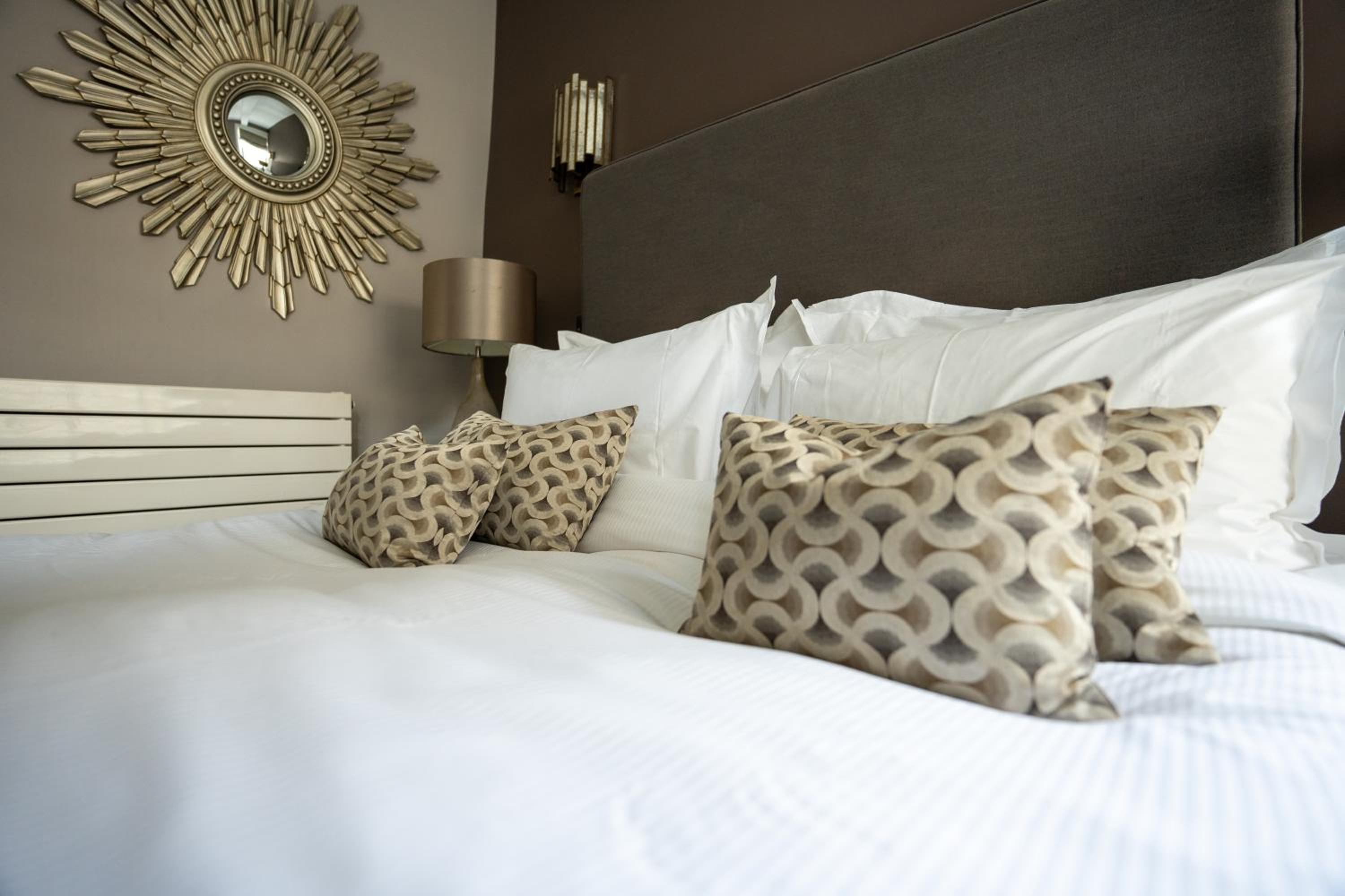 Superior King Room - Photo 10