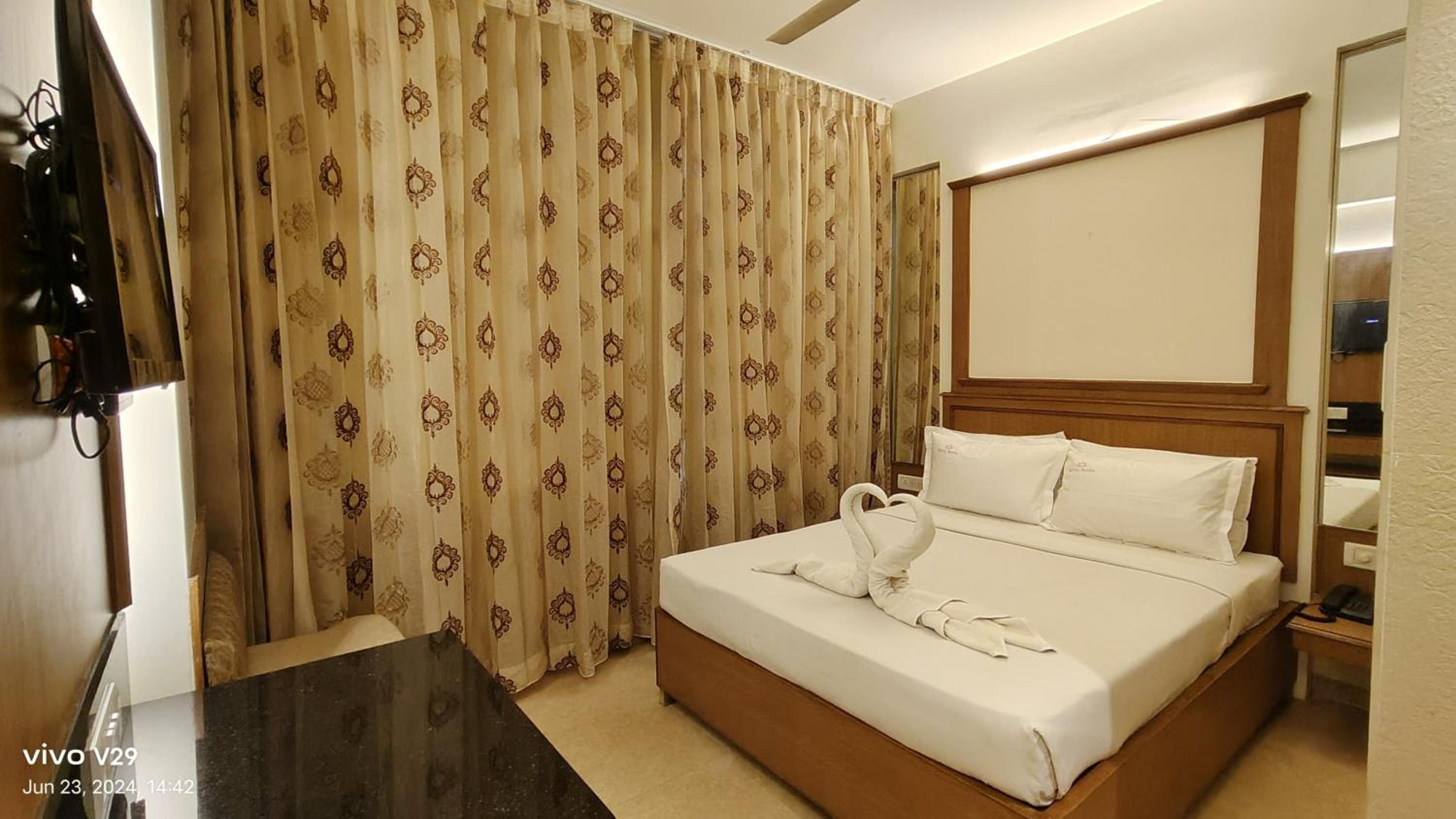 Standard Double Room with Air Conditioning with 15% Discount on F&B and 10% Discount on Spa, Complimentary Early Check in or Late Check Out by 2 Hrs - Photo 1