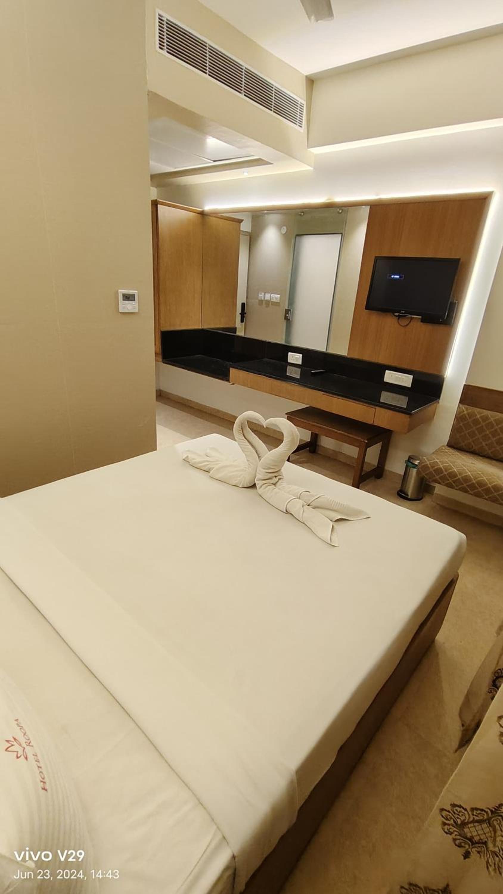 Standard Double Room with Air Conditioning with 15% Discount on F&B and 10% Discount on Spa, Complimentary Early Check in or Late Check Out by 2 Hrs - Photo 3