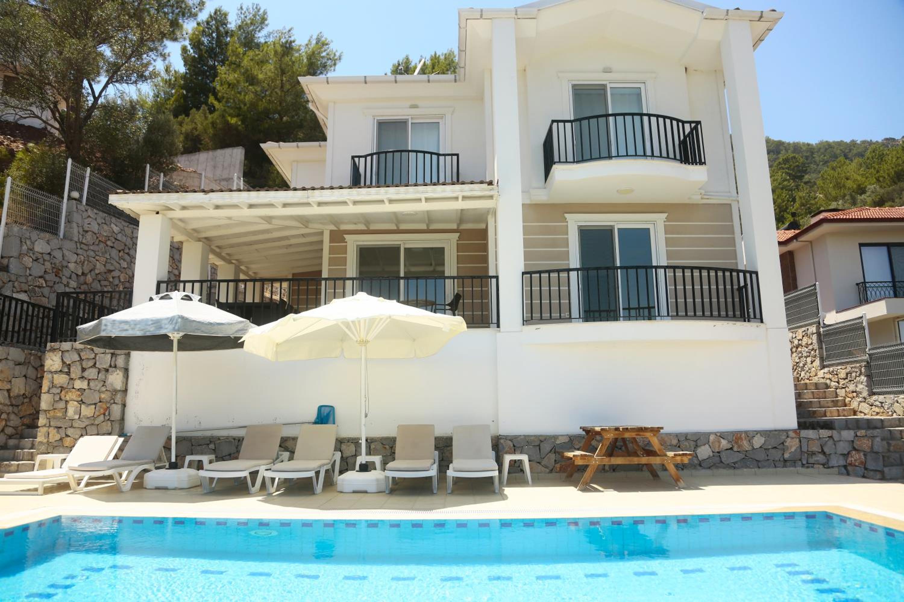 Three-Bedroom Villa photo 3
