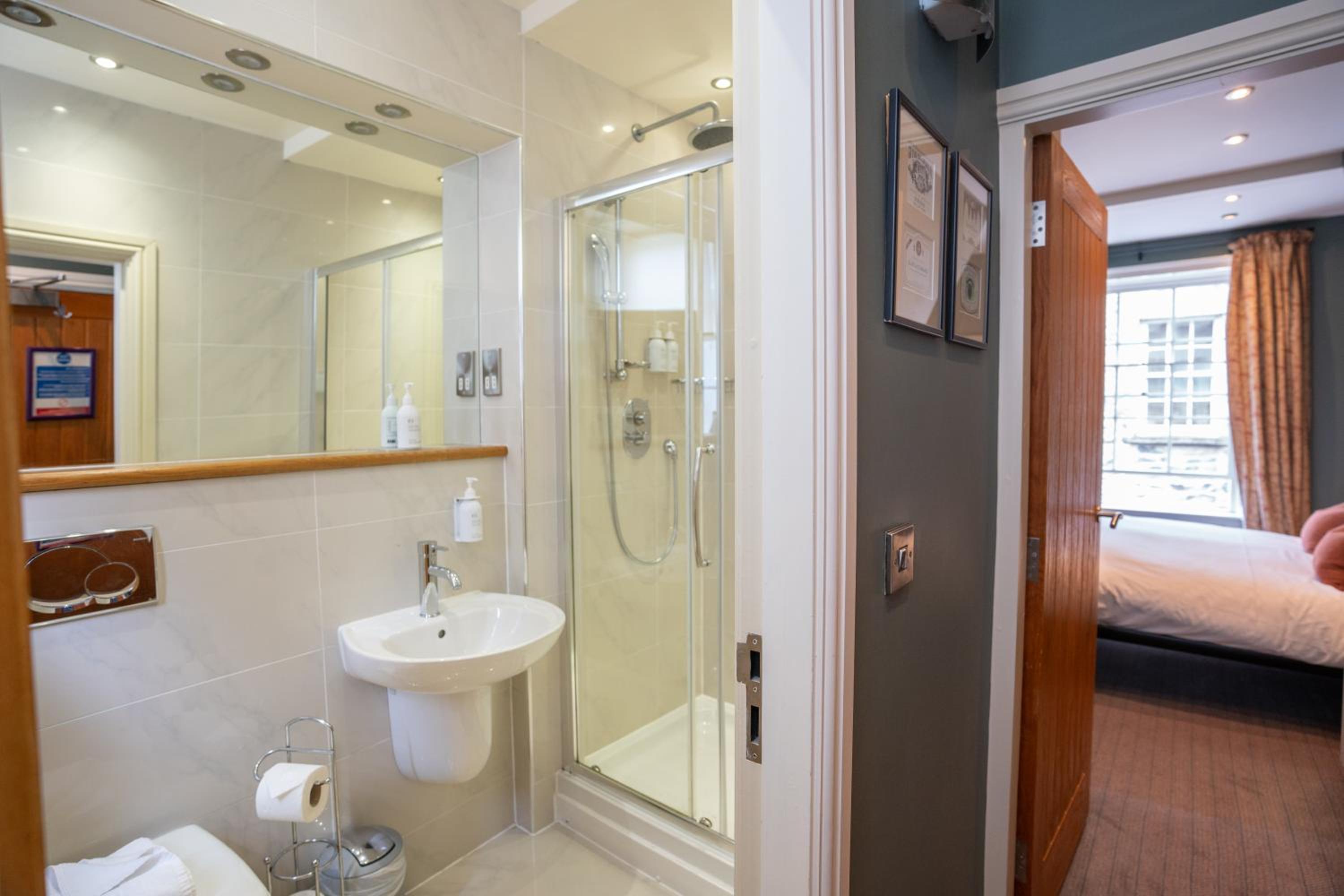 Standard Double Room - Photo 2