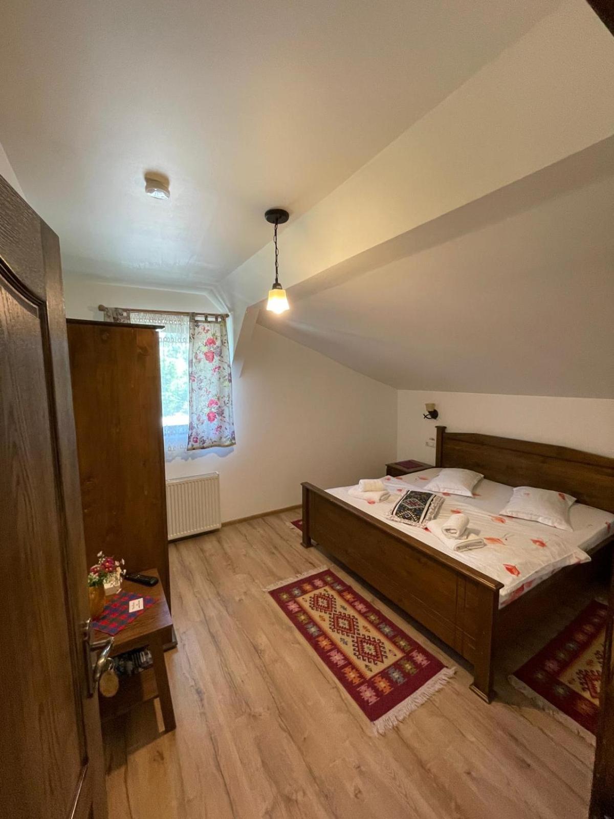 Double Room with Mountain View - Photo 1
