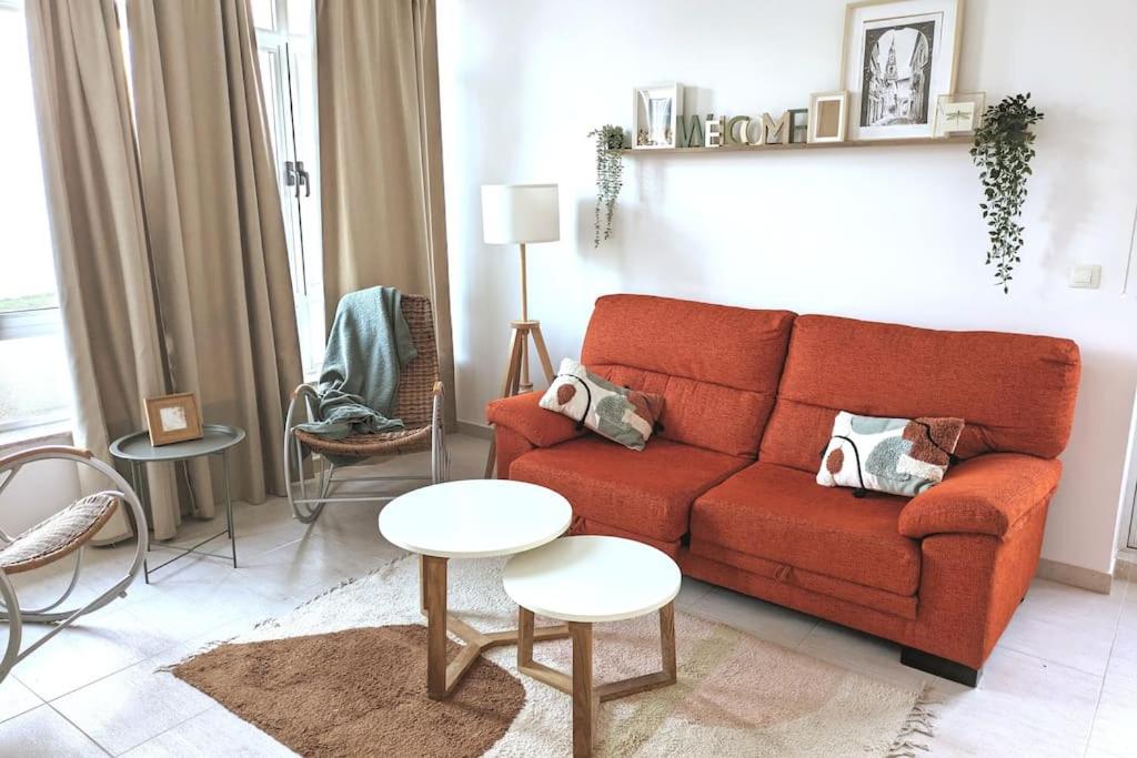 Apartamento de Tres Habitaciones - Frente al Mar