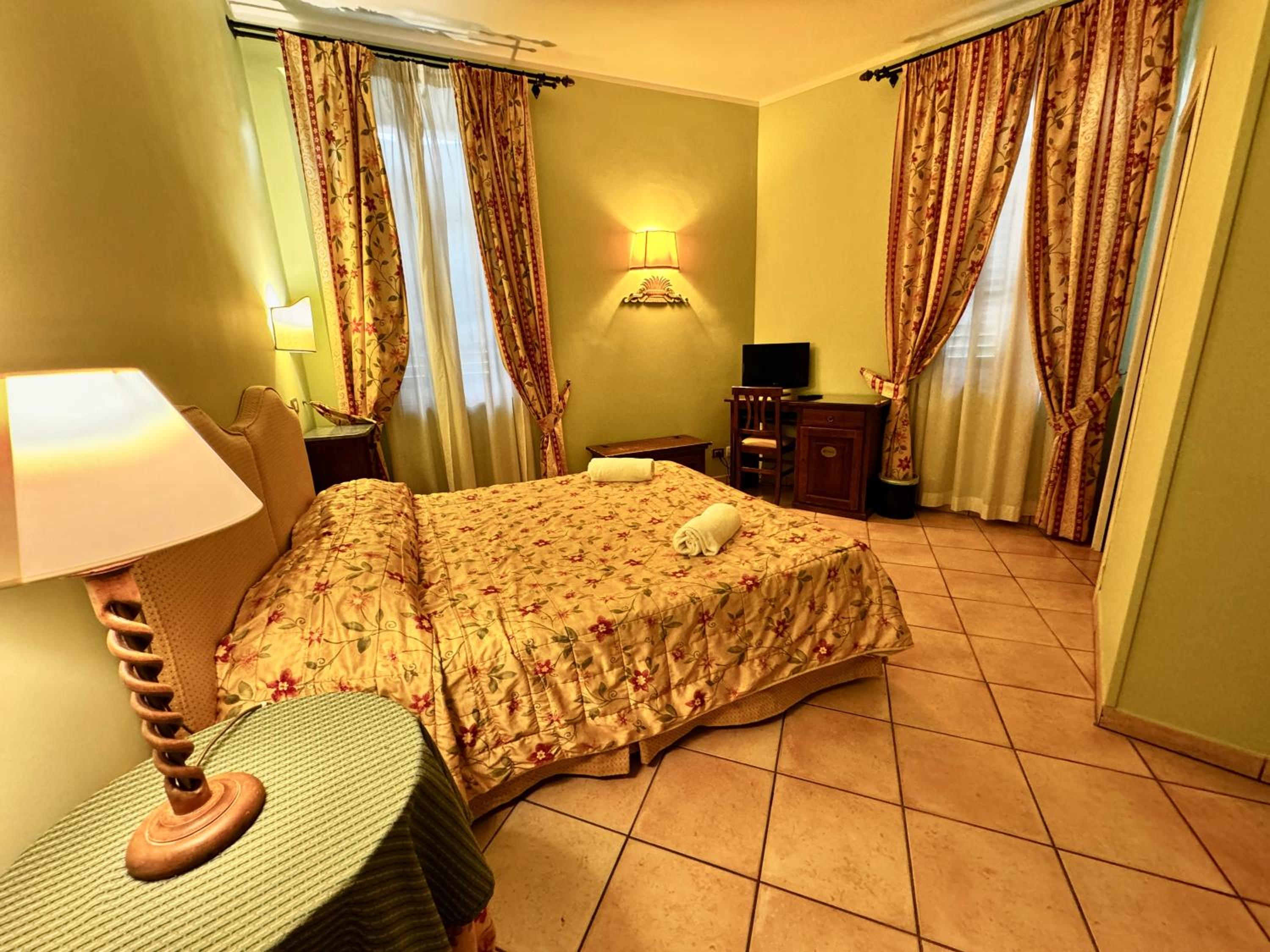 Double Room - Photo 5