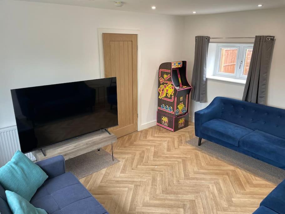 Three-Bedroom House photo 3
