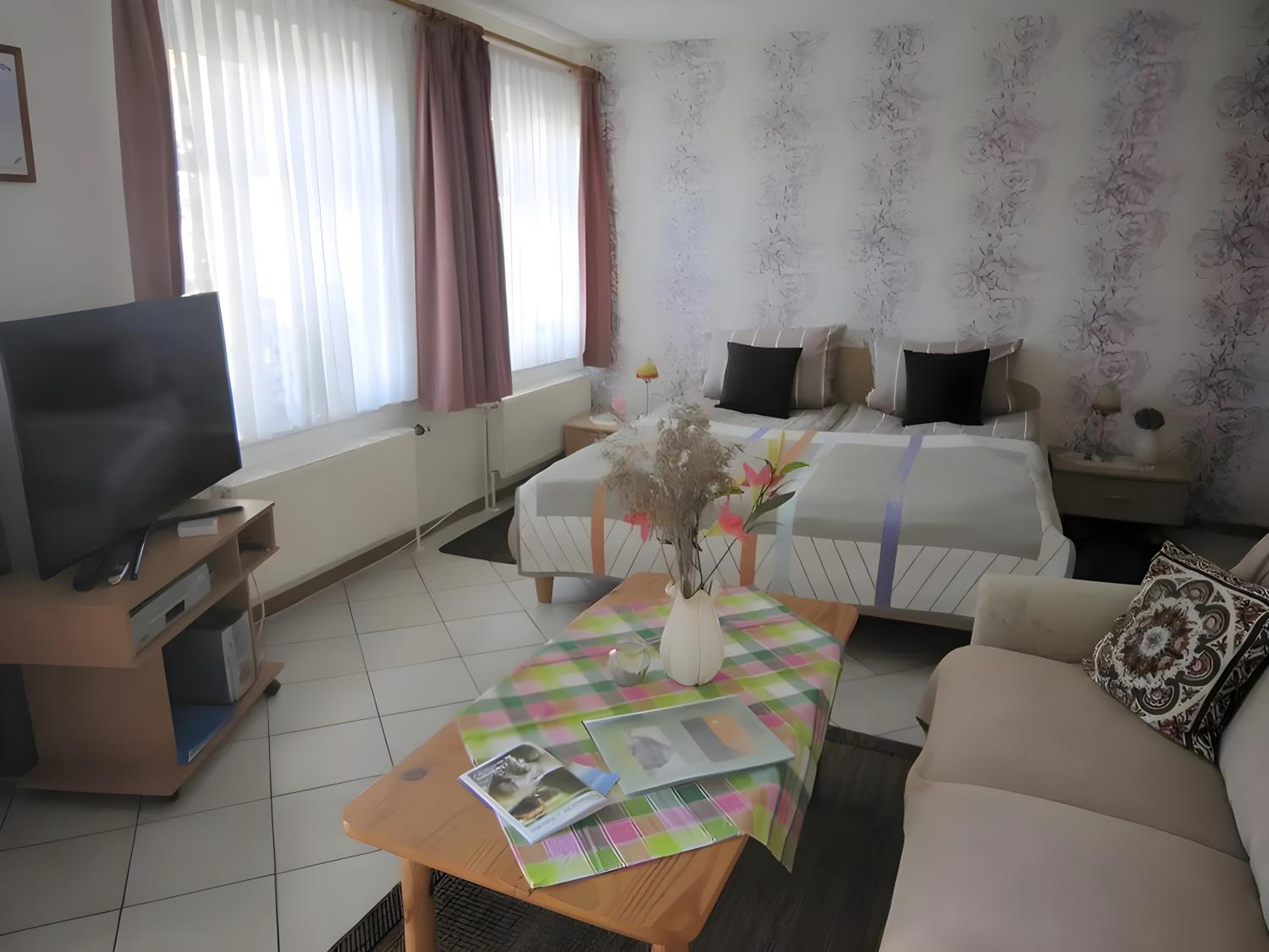 One-Bedroom Apartment with Garden View photo 3