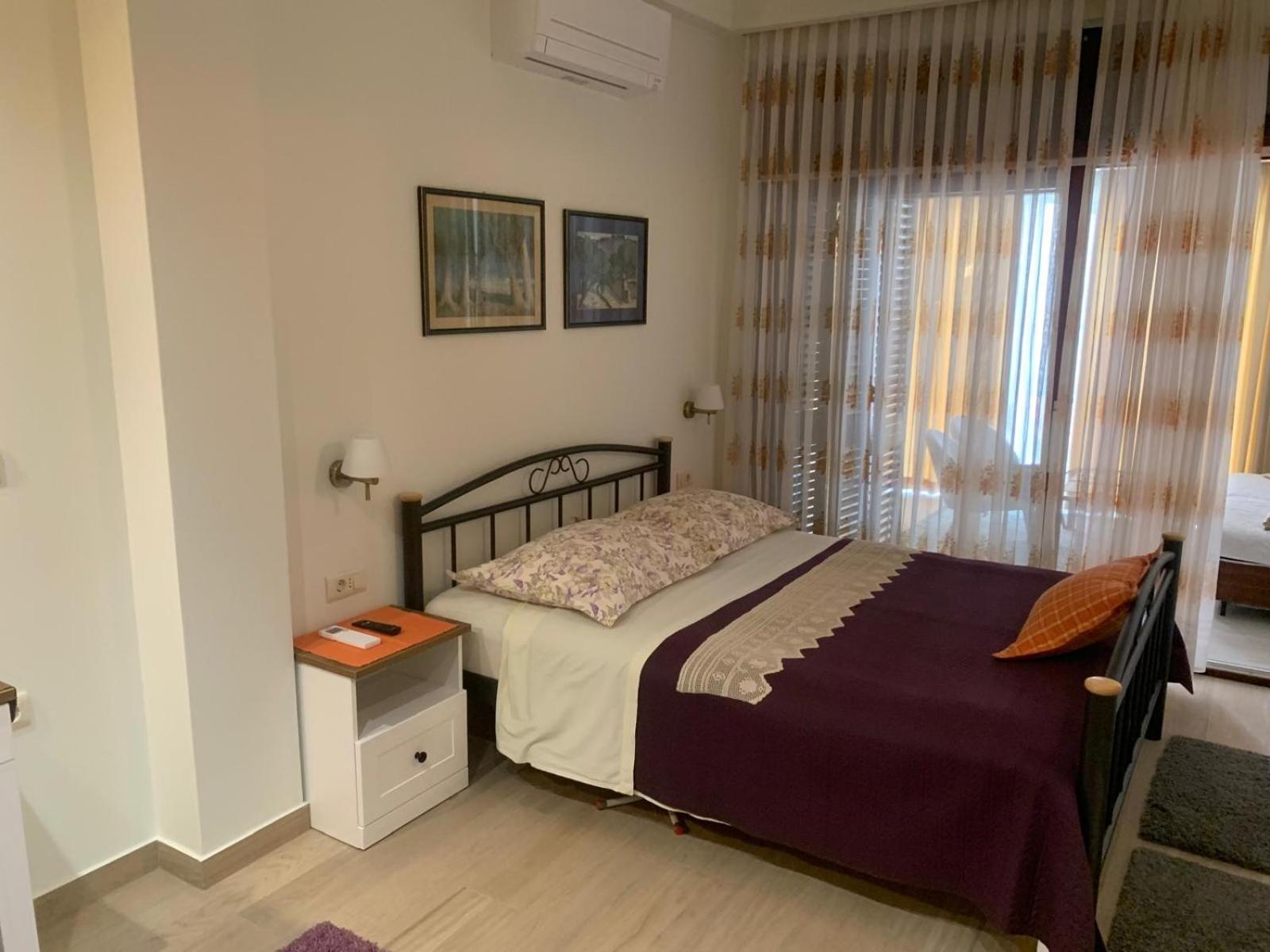Studio Apartment photo 2