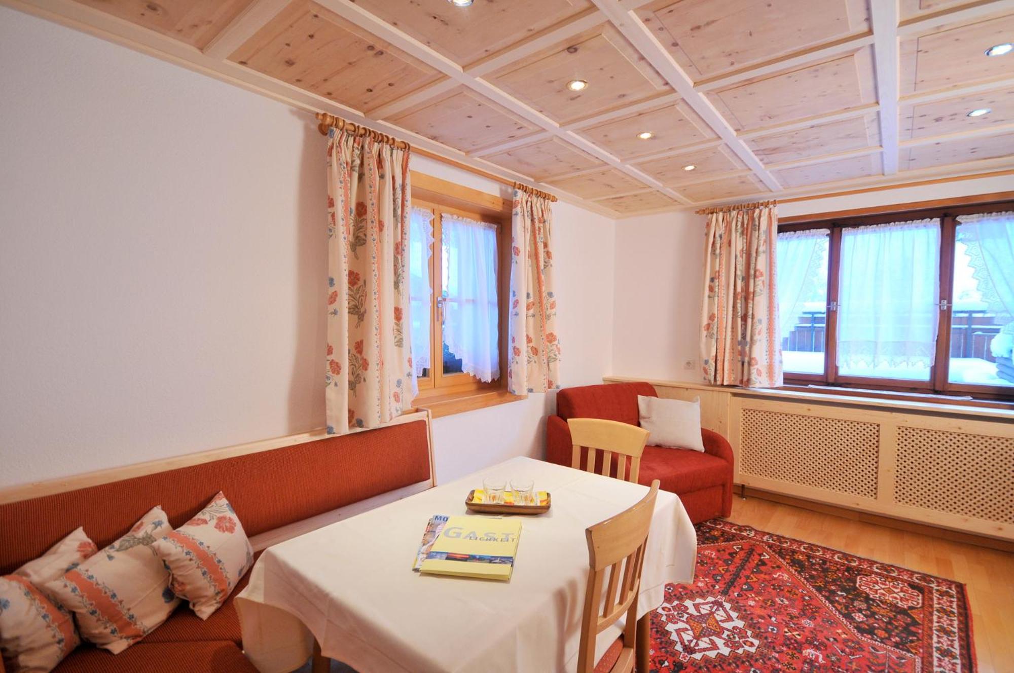 Two-Bedroom Apartment with Mountain View photo 2