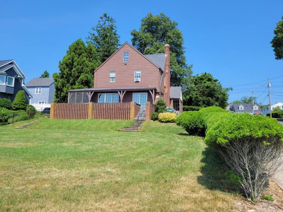 Five-Bedroom House photo 3