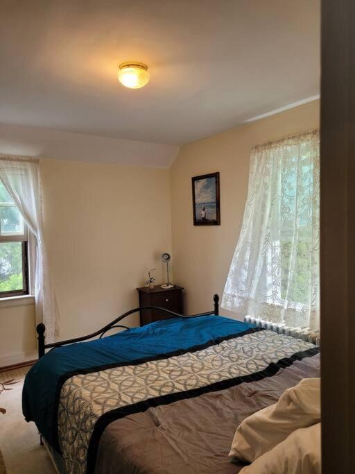 Five-Bedroom House photo 2