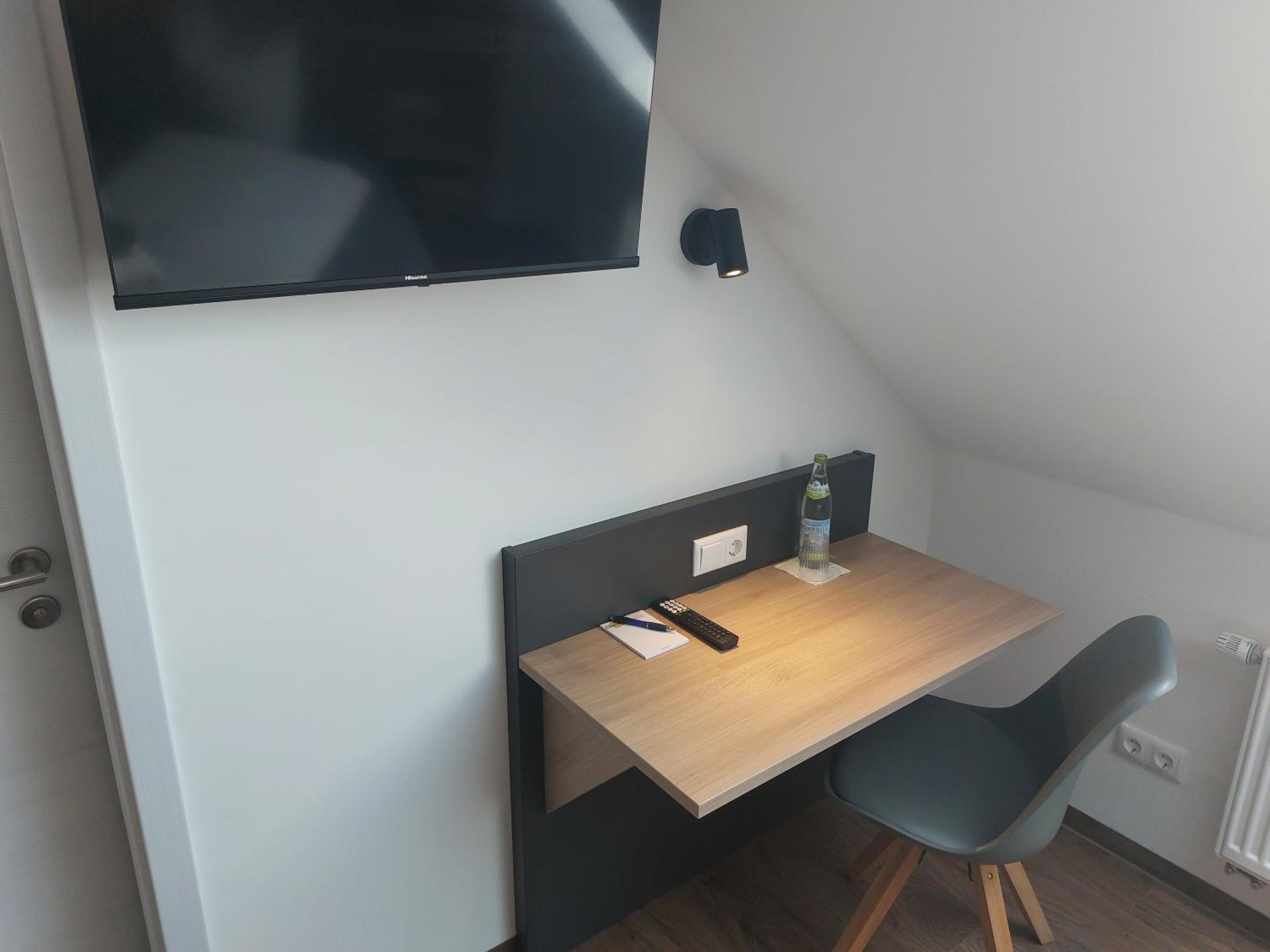 Double or Twin Room - Photo 4